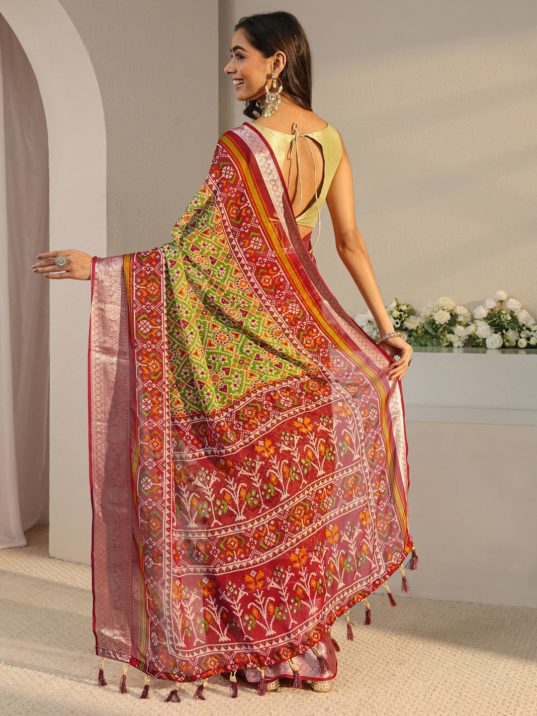 Green Pochampally Ikkat Chiffon Saree With Unstitched Blouse Piece