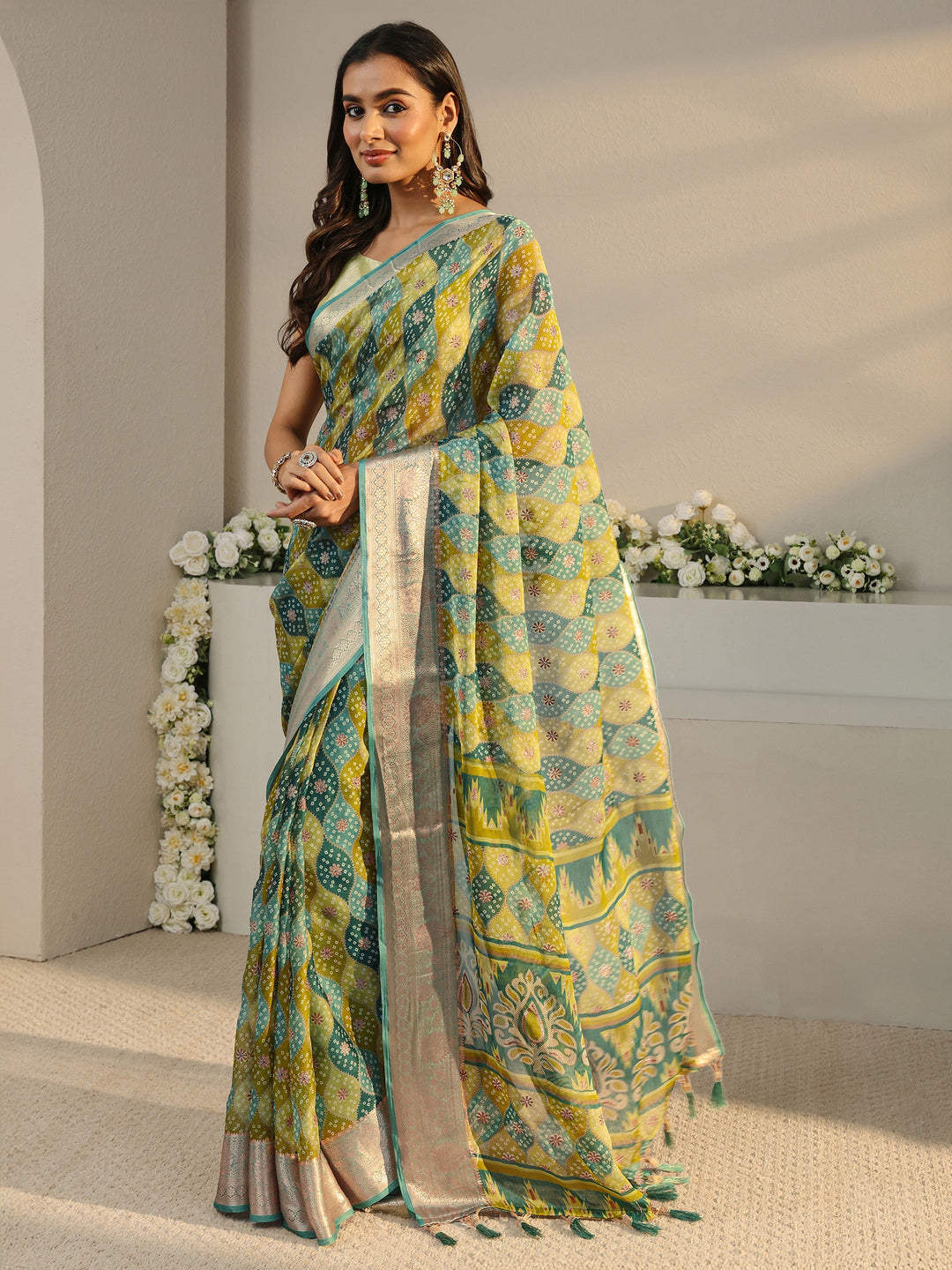 Green Bandhani Printed Chiffon Saree With Unstitched Blouse Piece