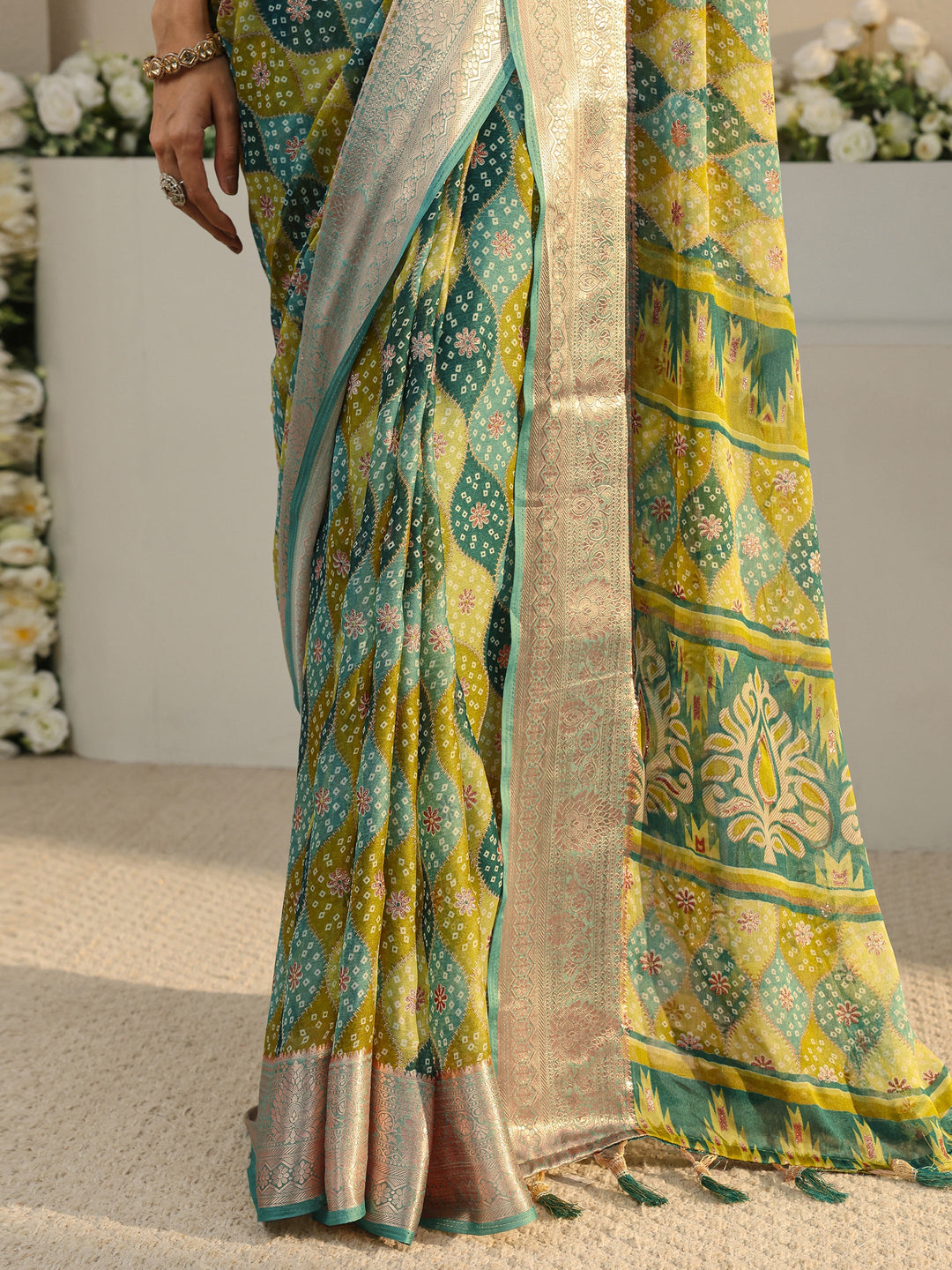 Green Bandhani Printed Chiffon Saree With Unstitched Blouse Piece