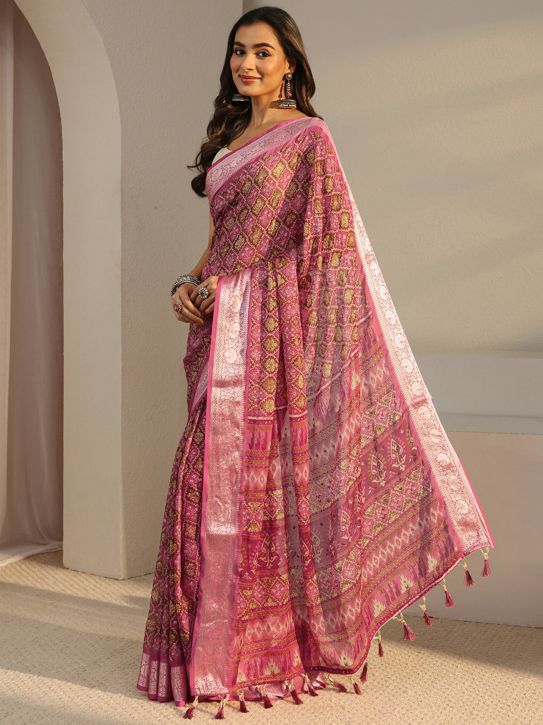Pink Printed Chiffon Saree With Unstitched Blouse Piece
