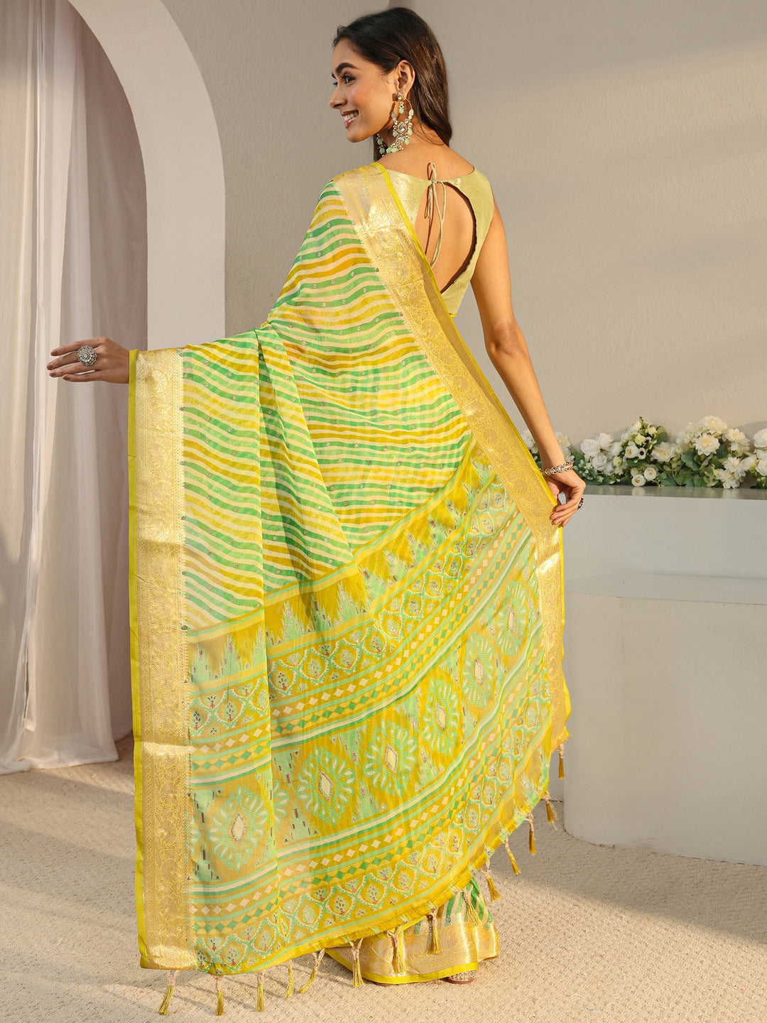 Green Leheriya Printed Chiffon Saree With Unstitched Blouse Piece