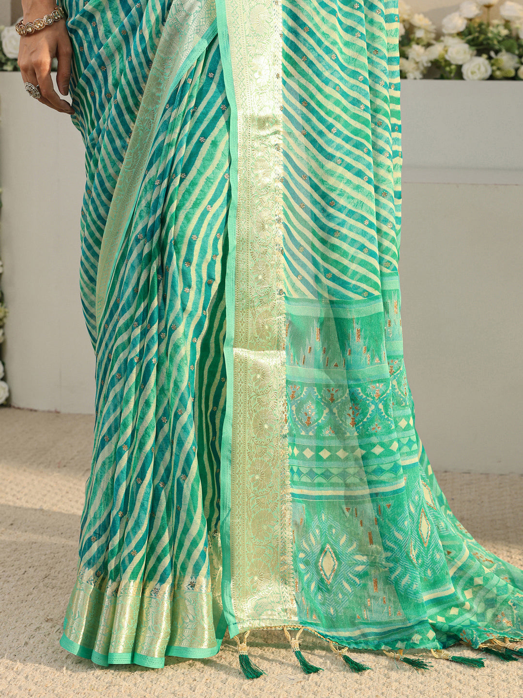 Green Leheriya Printed Chiffon Saree With Unstitched Blouse Piece