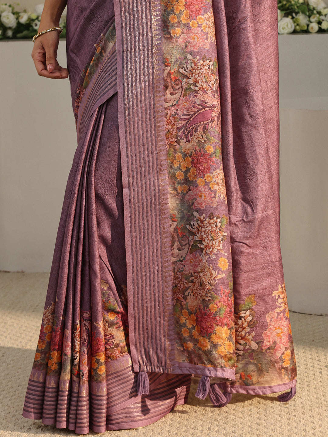 Purple Floral Silk Blend Saree With Unstitched Blouse Piece