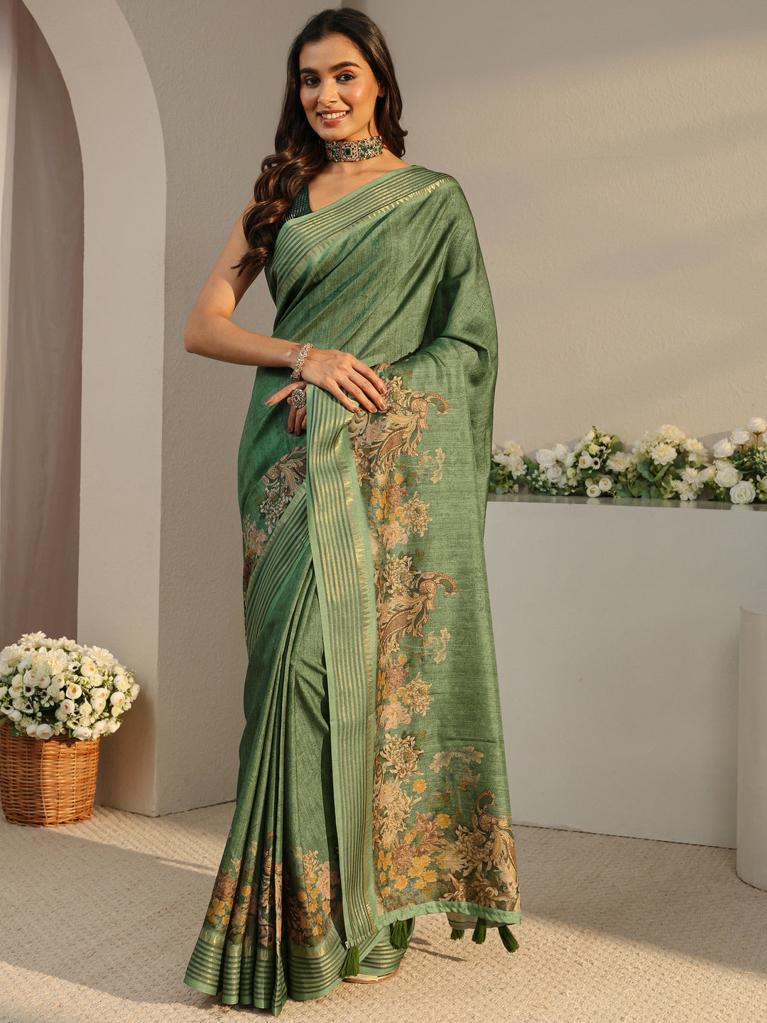 Green Floral Silk Blend Saree With Unstitched Blouse Piece