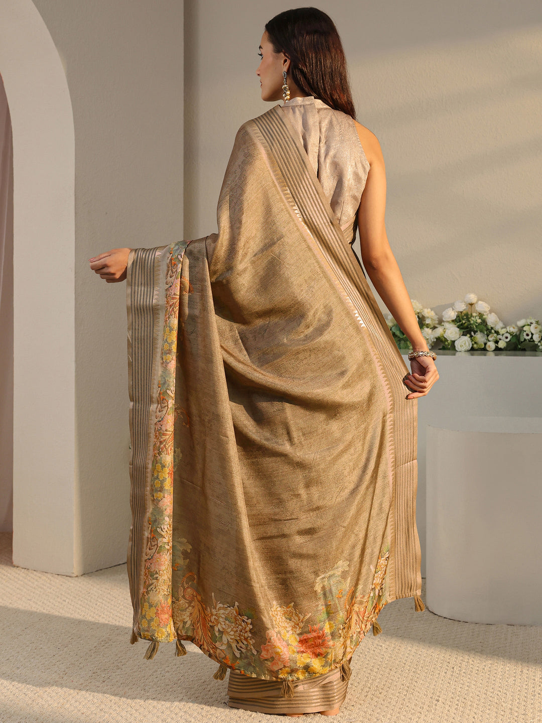 Brown Floral Silk Blend Saree With Unstitched Blouse Piece