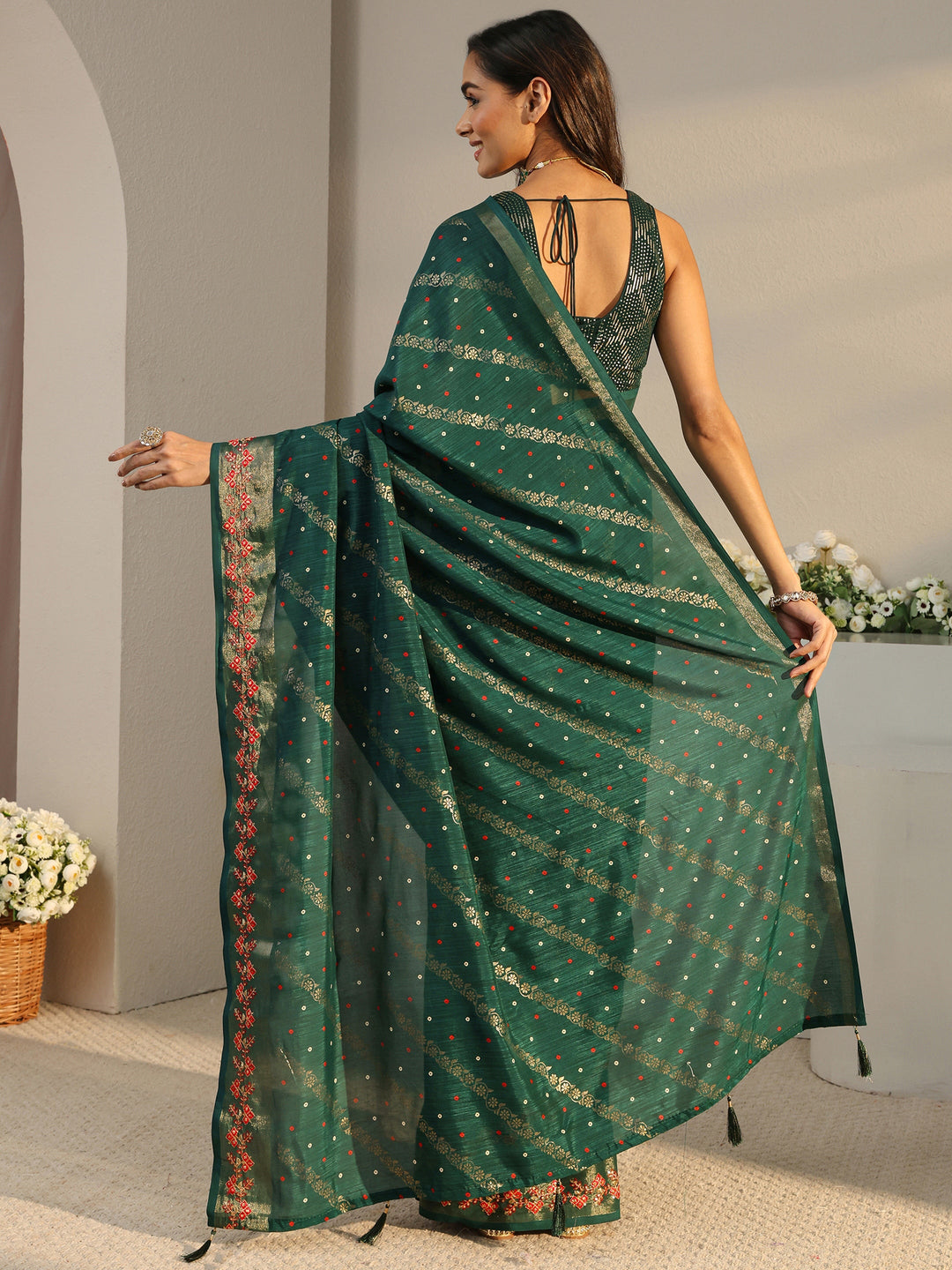 Green Floral Printed Silk Blend Saree With Unstitched Blouse Piece