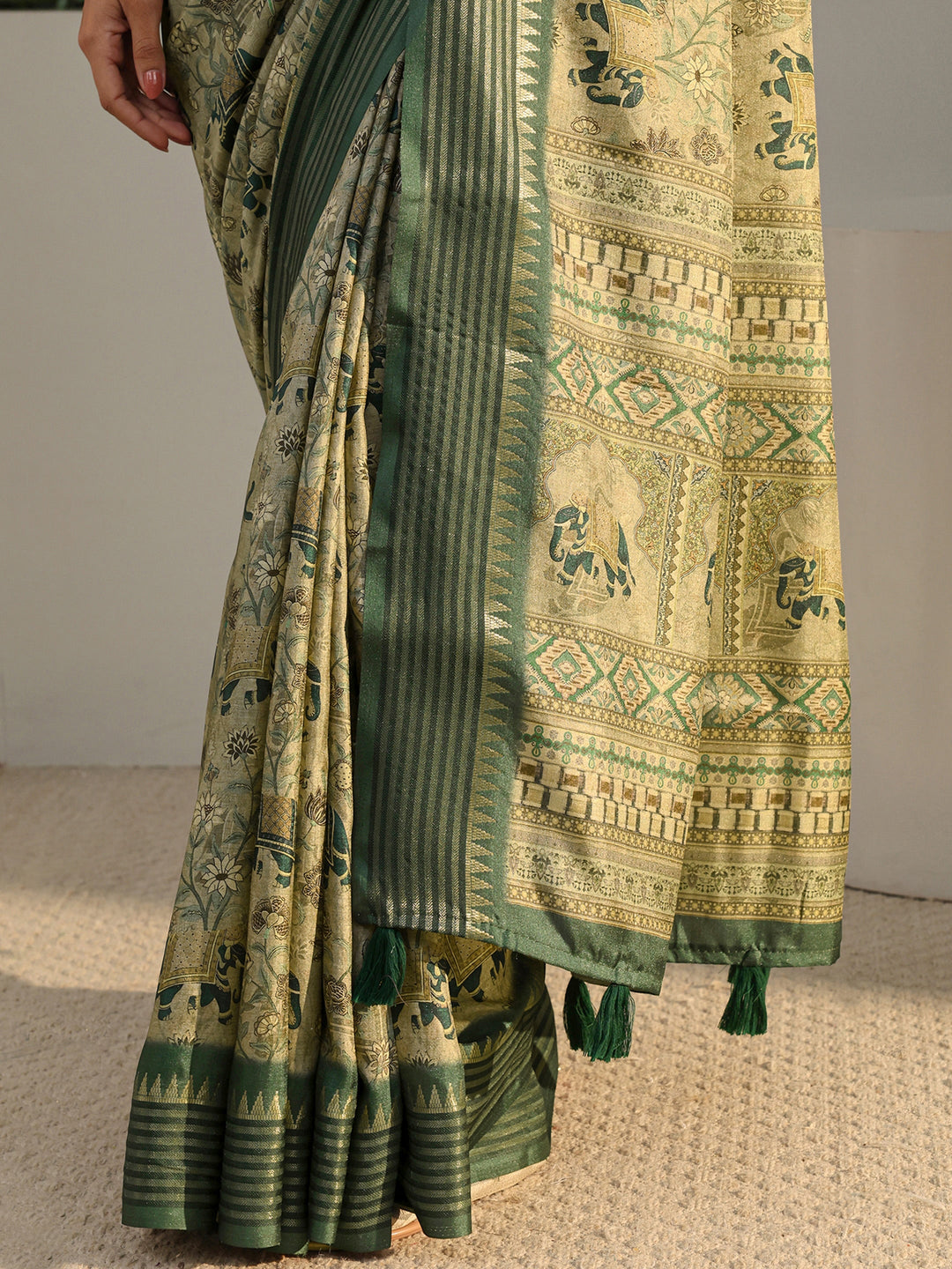 Green Ethnic Printed Silk Blend Saree With Unstitched Blouse Piece