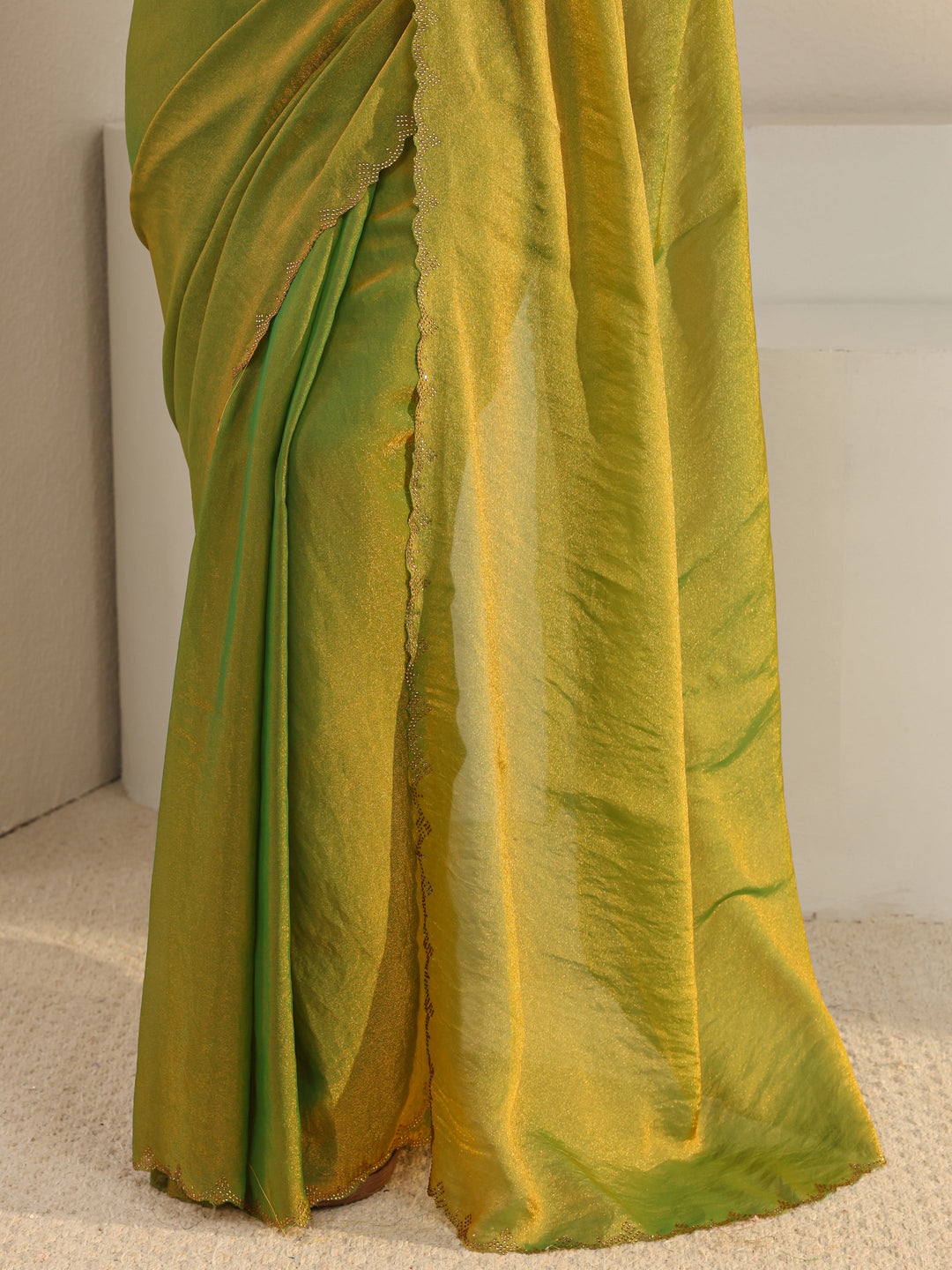 Green Solid Tissue Saree With Unstitched Blouse Piece