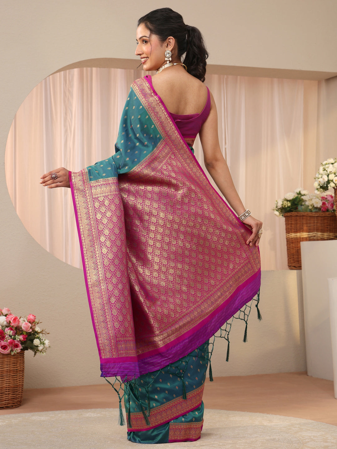 Green Ethnic Motif Self Design Silk Blend Saree