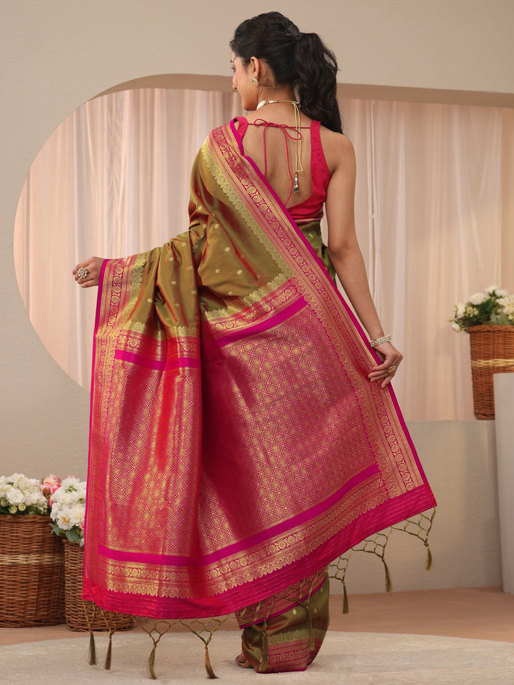 Green Ethnic Motif Self Design Silk Blend Saree