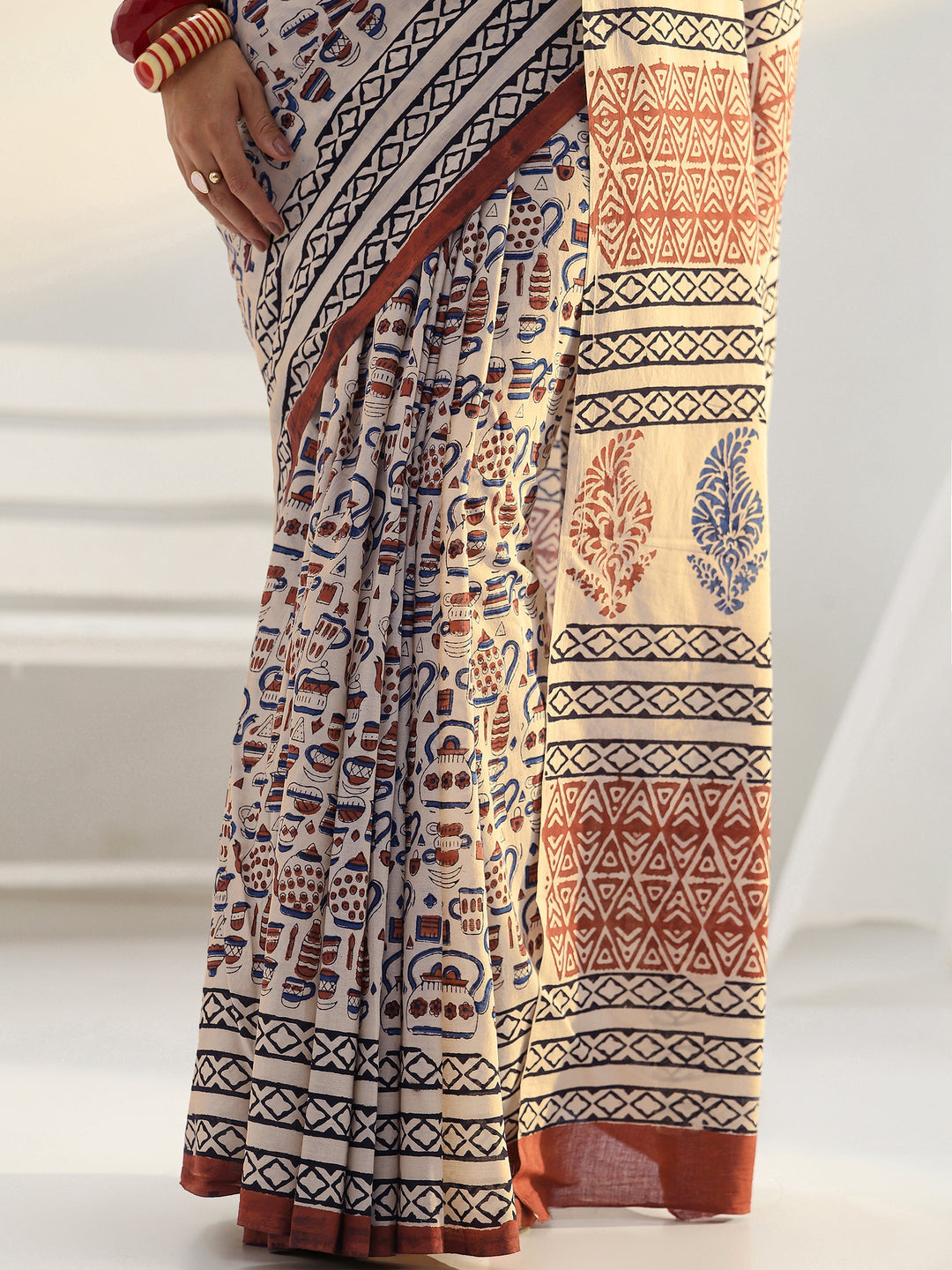 Beige Quirky Printed Cotton Saree