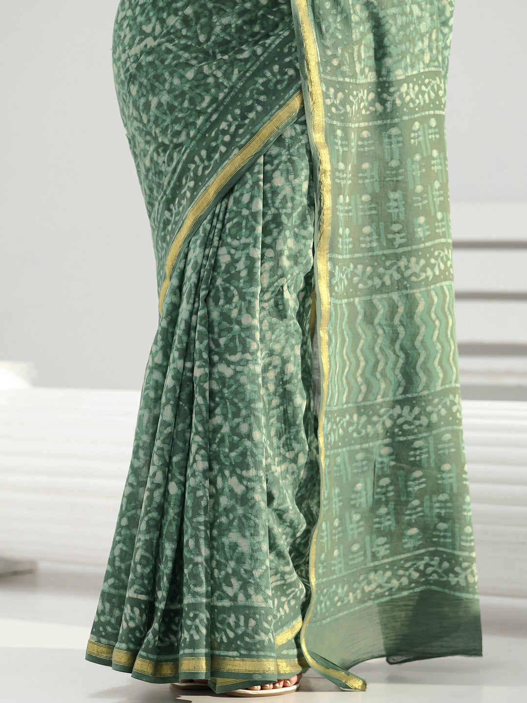 Green Abstract Printed Cotton saree