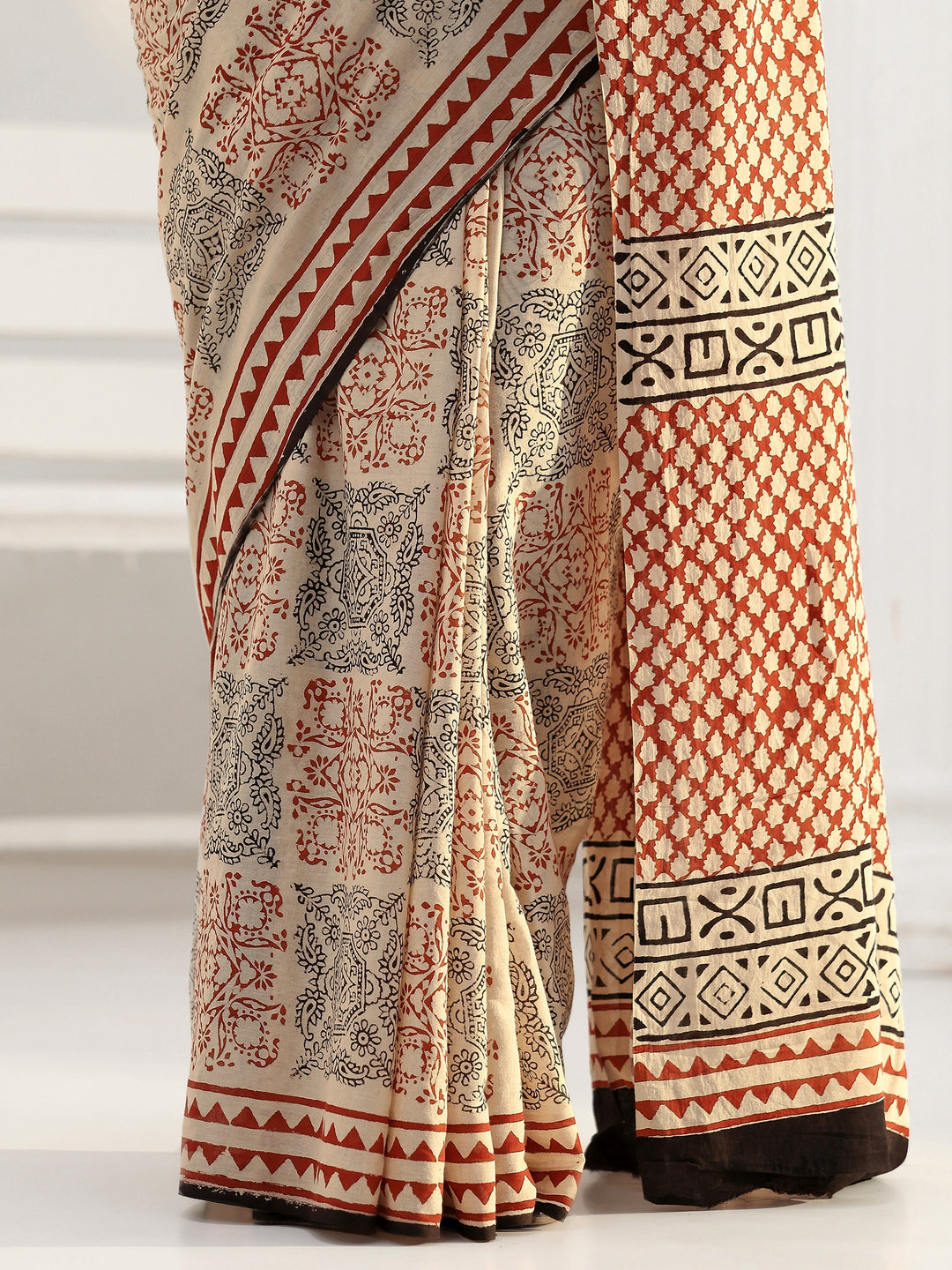 Beige Ethnic Bagru Print Cotton Saree