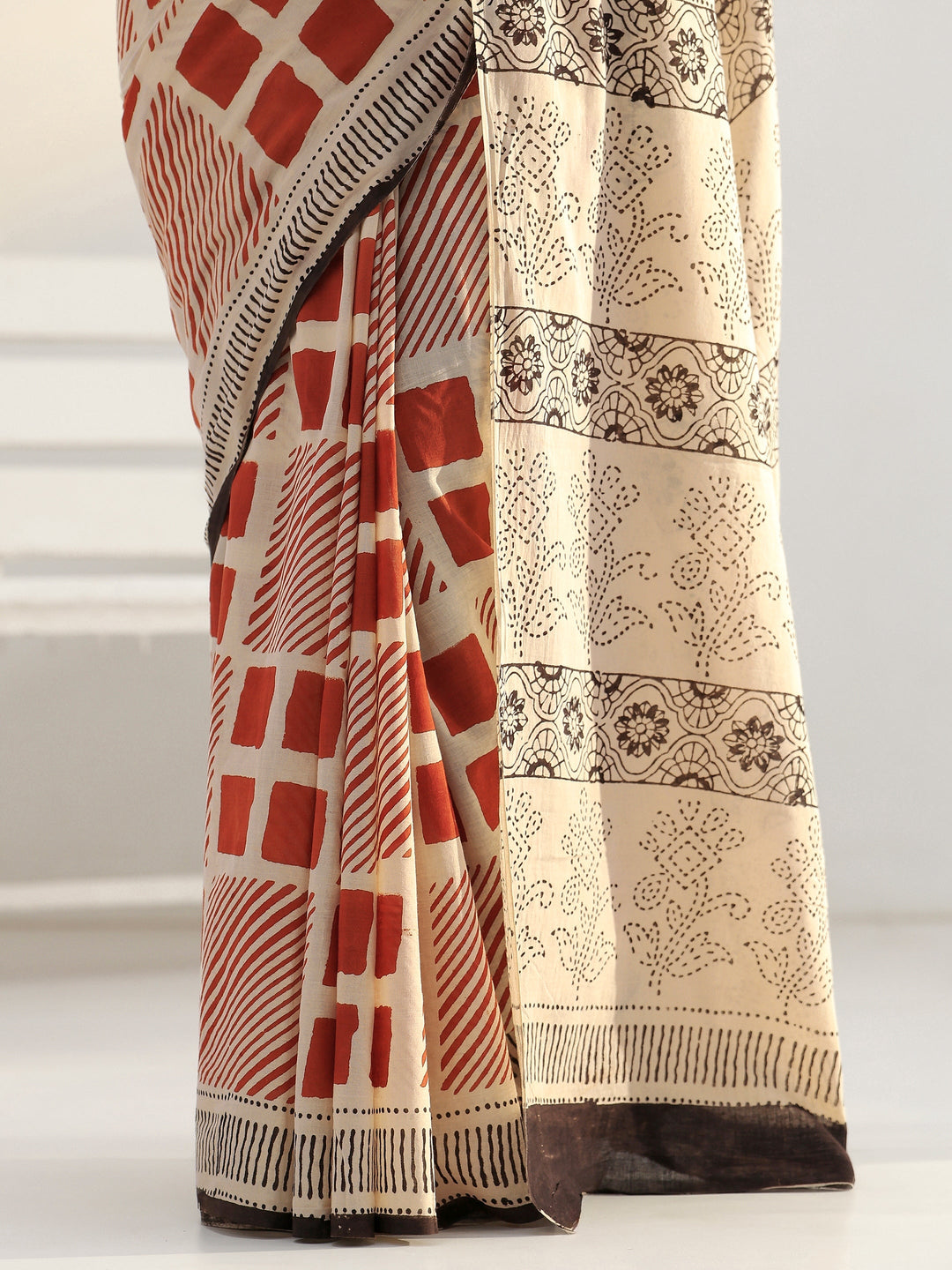 Beige Geometric Bagru Print Cotton Saree