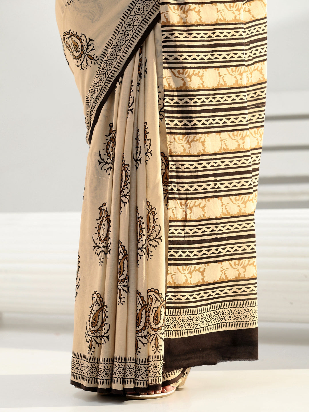 Beige Paisley Bagru Print Cotton Saree
