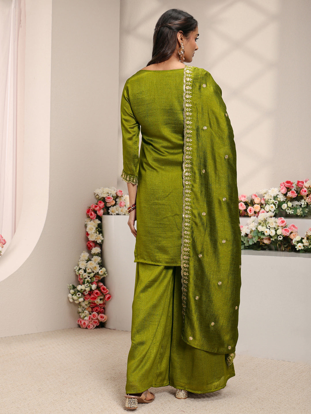 Green Embroidered Silk Blend Straight Suit Set With Dupatta