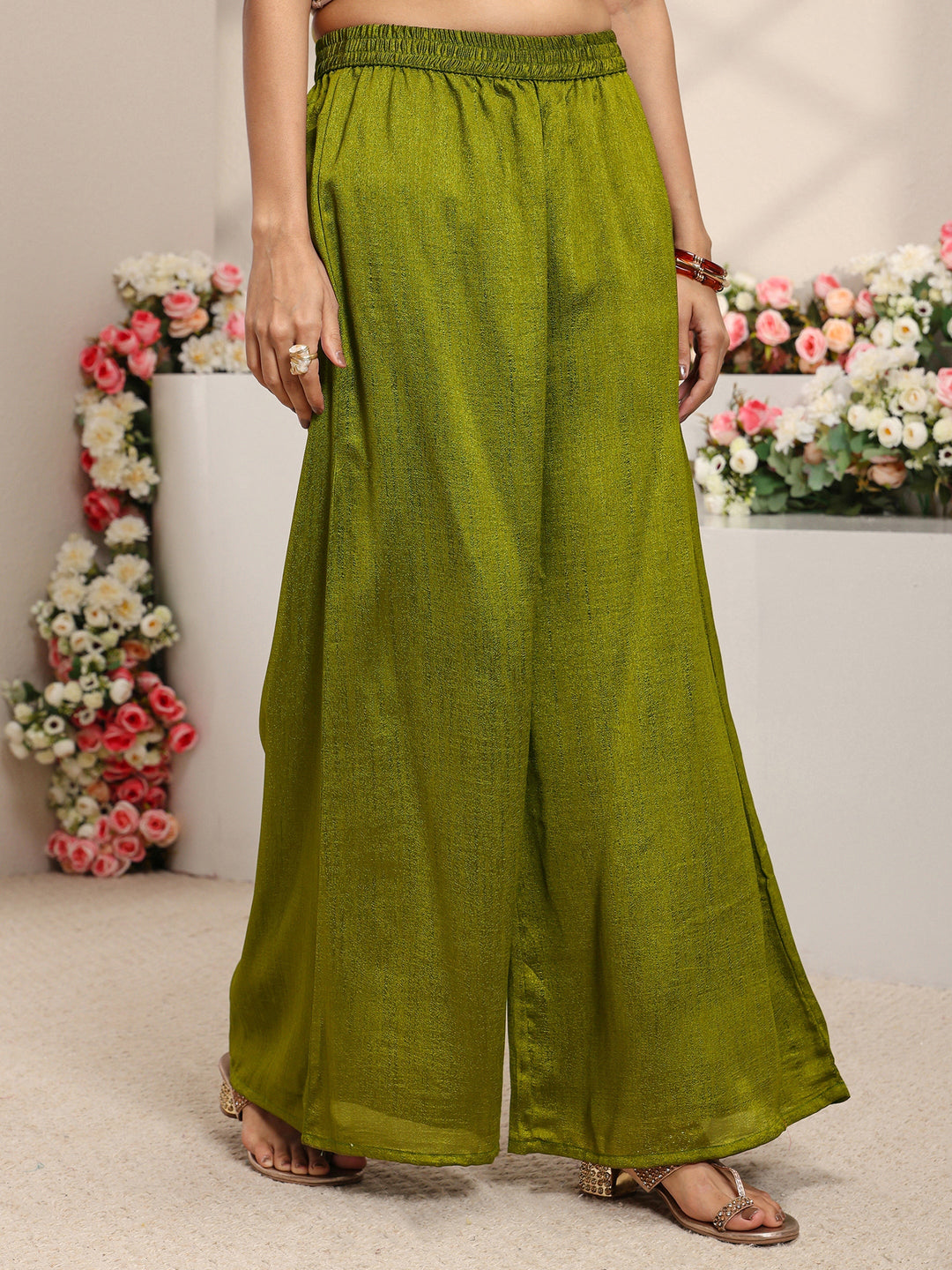 Green Embroidered Silk Blend Straight Suit Set With Dupatta