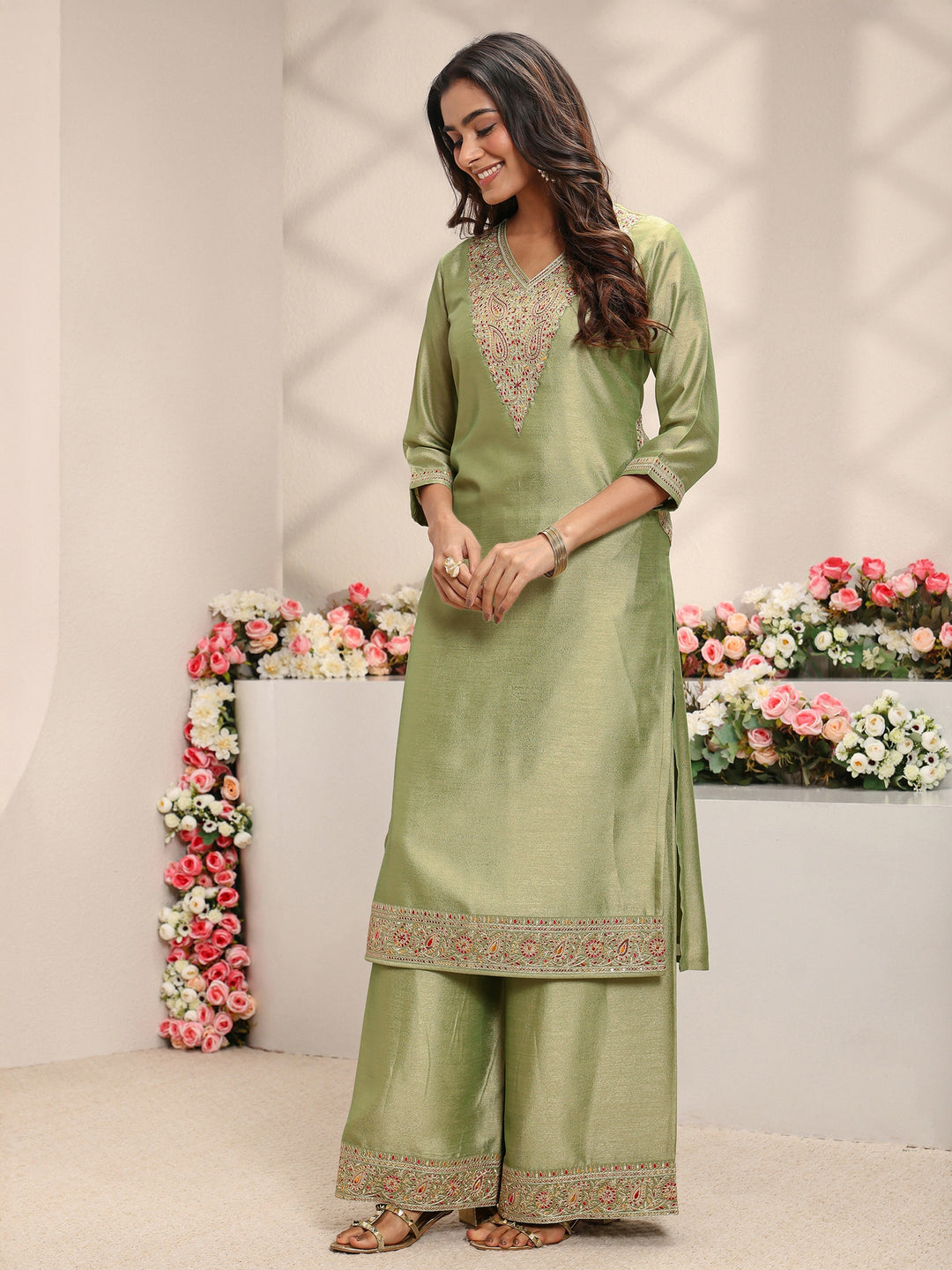 Green Embroidered Silk Blend Straight Suit Set With Printed Dupatta