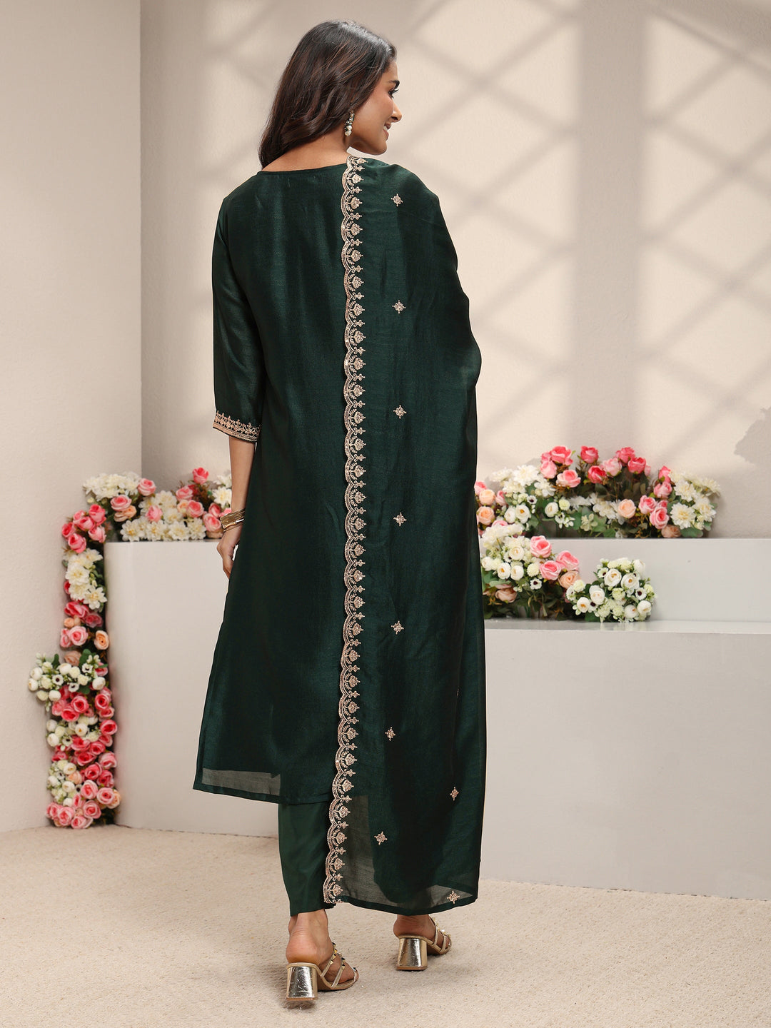 Green Embroidered Silk Blend Straight Suit Set With Dupatta
