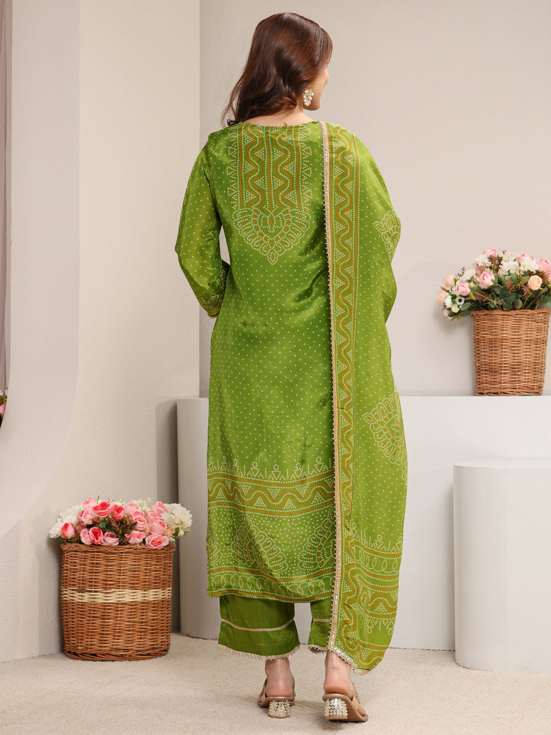 Green Bandhani Printed Crepe Straight Suit Set With Dupatta