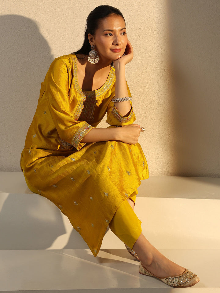 Mustard Ethnic Embroidered Silk Blend Straight Kurta
