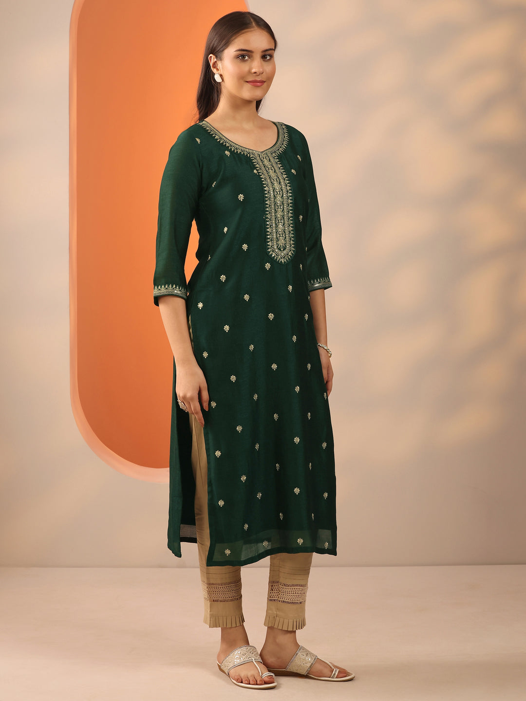 Green Embroidered Silk Blend Straight Kurta
