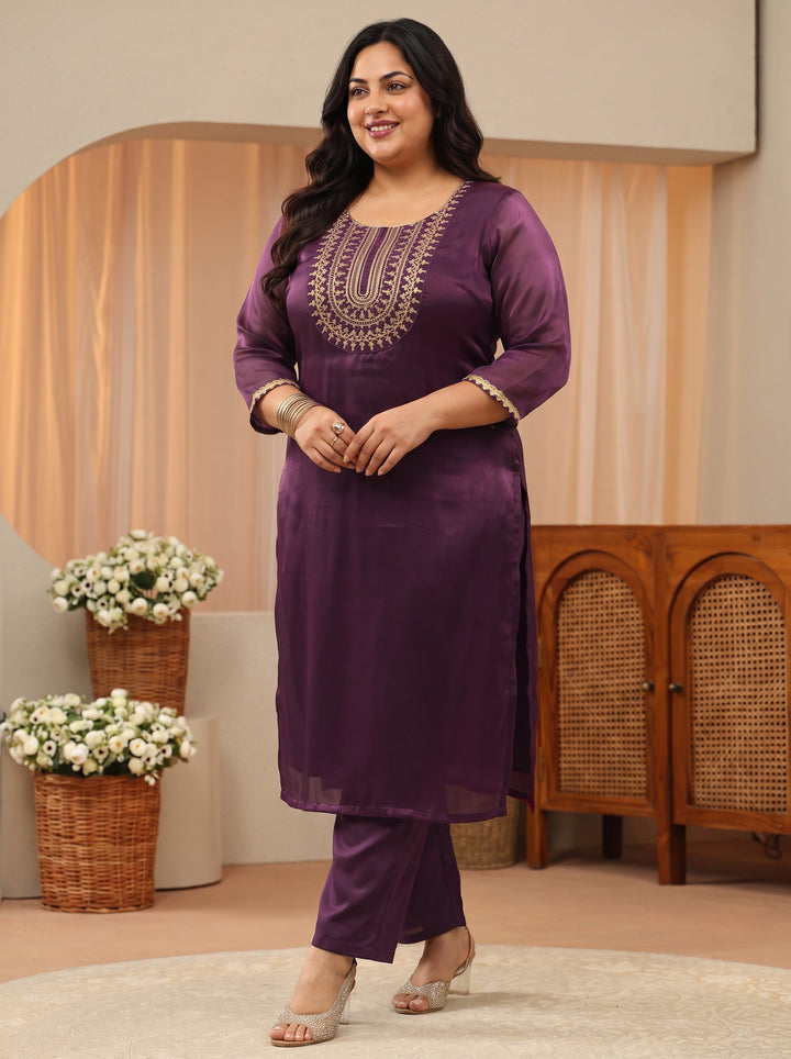 Plus Size Burgundy Yoke Design Tissue Straight Suit Set