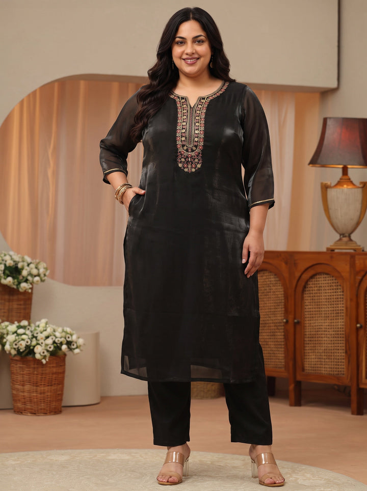Plus Size Black Floral Yoke Design Tissue Straight Suit Set