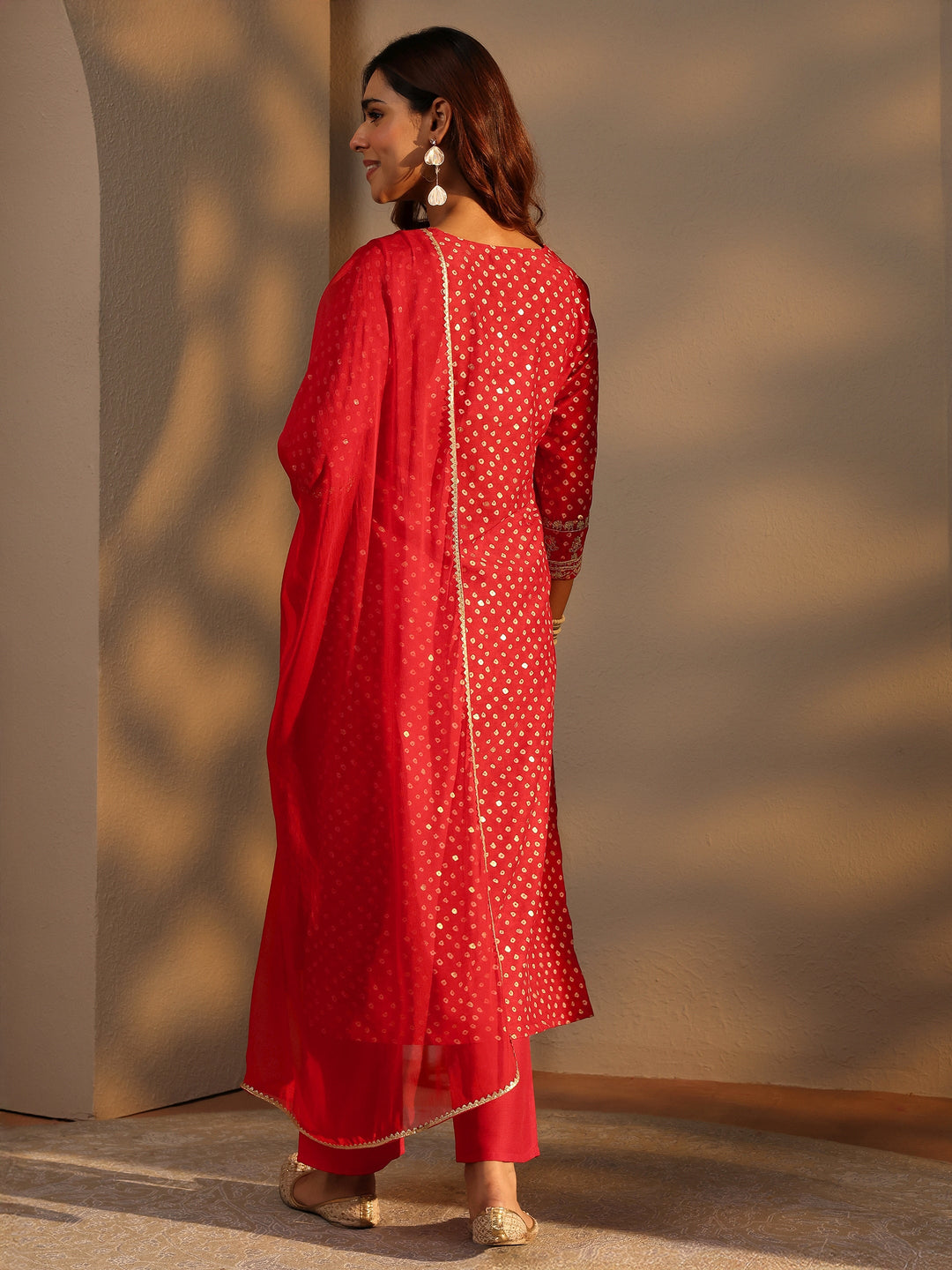 Red Bandhani Printed Silk Blend Straight Suit Set With Dupatta