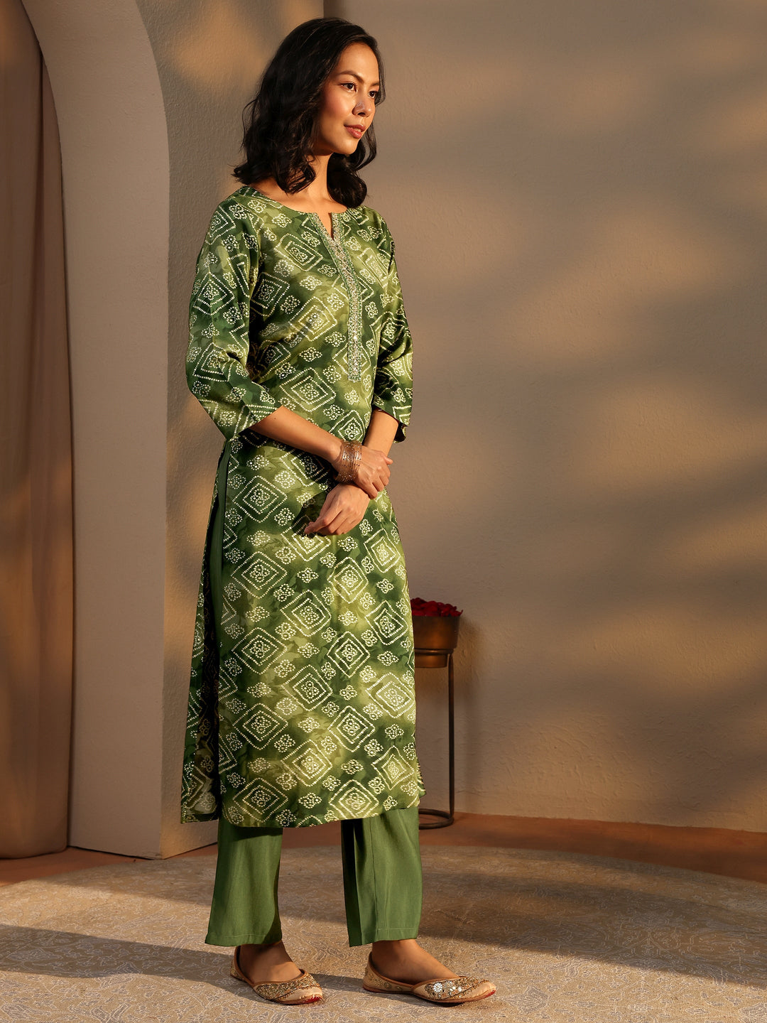 Green Bandhani Printed Rayon Straight Suit Set With Dupatta
