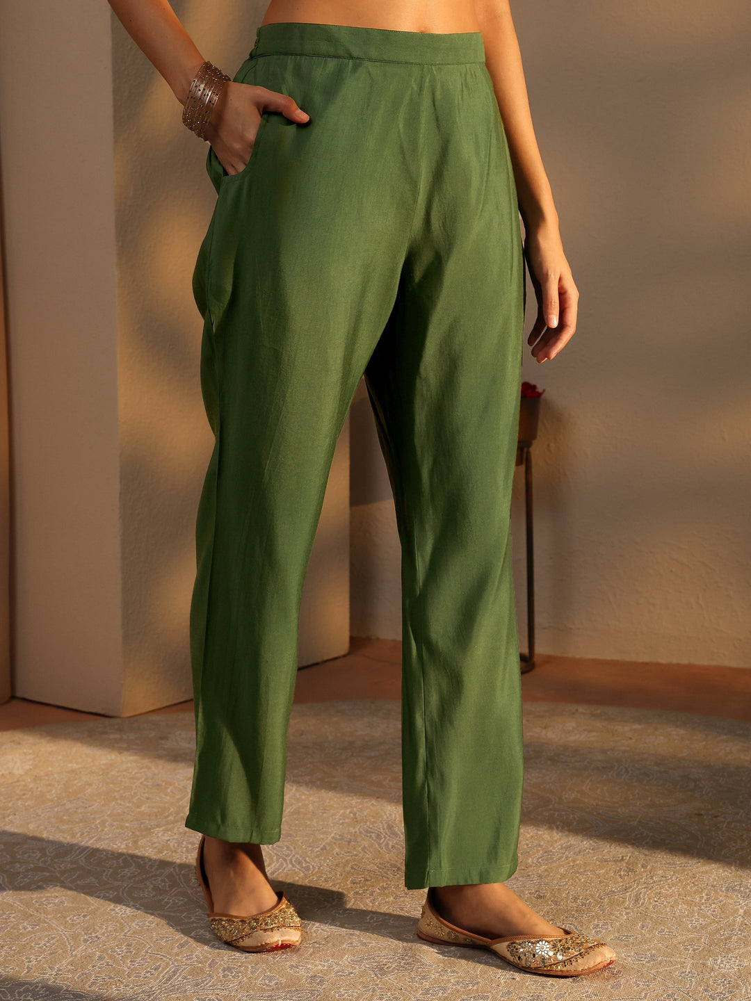 Green Bandhani Printed Rayon Straight Suit Set With Dupatta