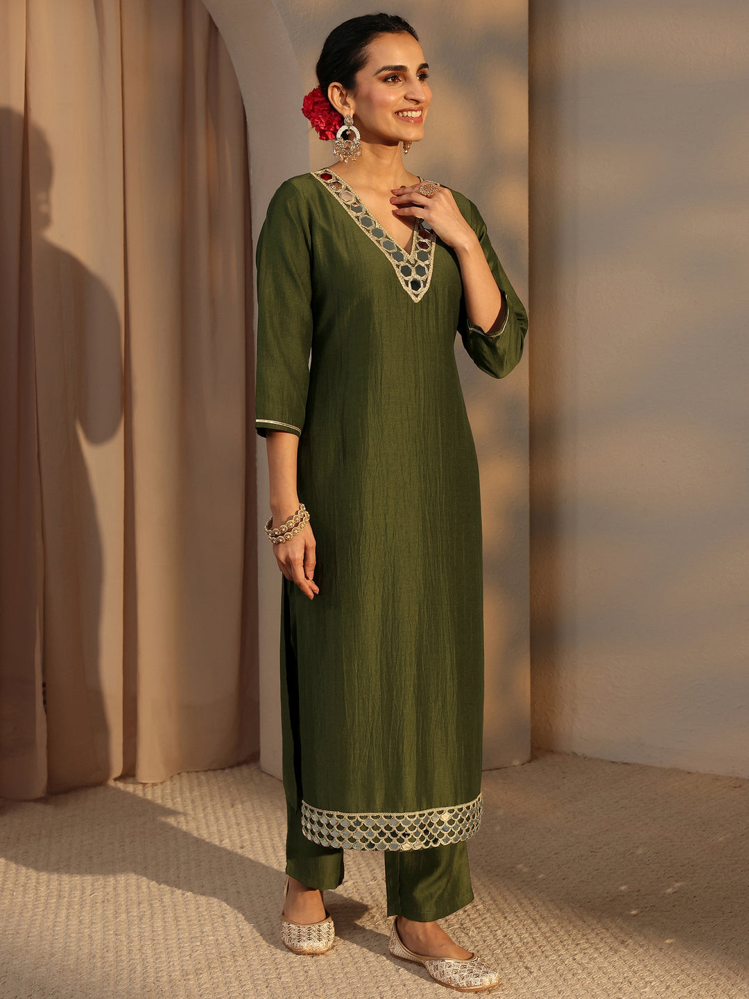 Green Embellished Silk Blend Straight Kurta Set