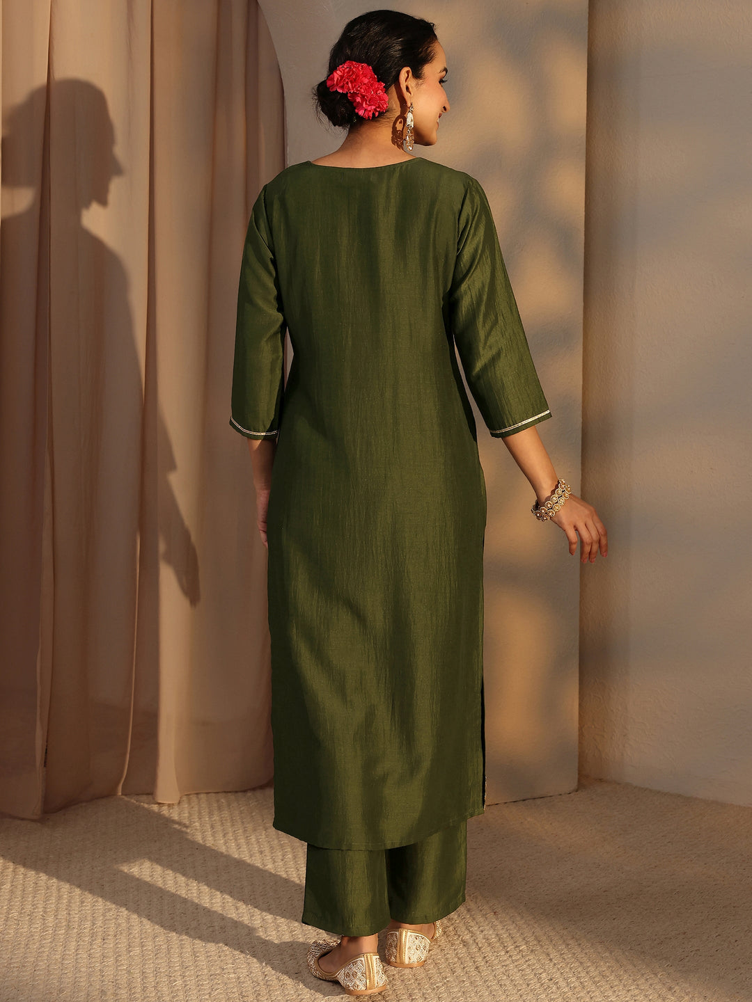 Green Embellished Silk Blend Straight Kurta Set
