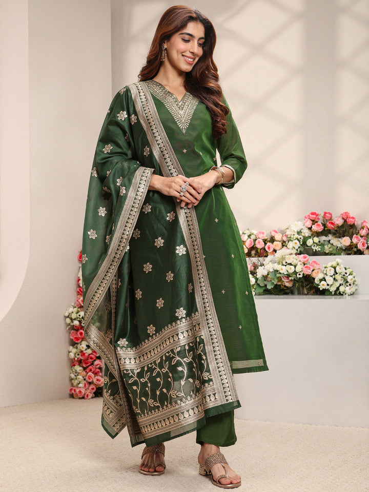 Green Embroidered Silk Blend Straight Suit Set With Dupatta