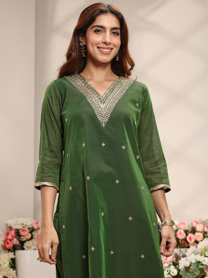Green Embroidered Silk Blend Straight Suit Set With Dupatta