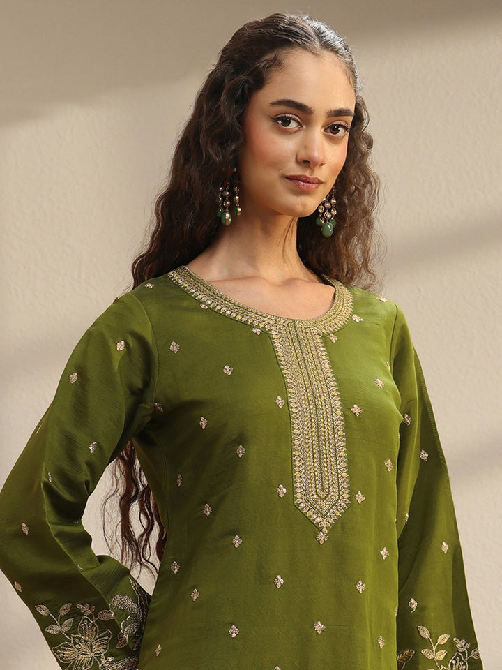 Green Chanderi Silk Straight Suit Set With Embroidered Hem