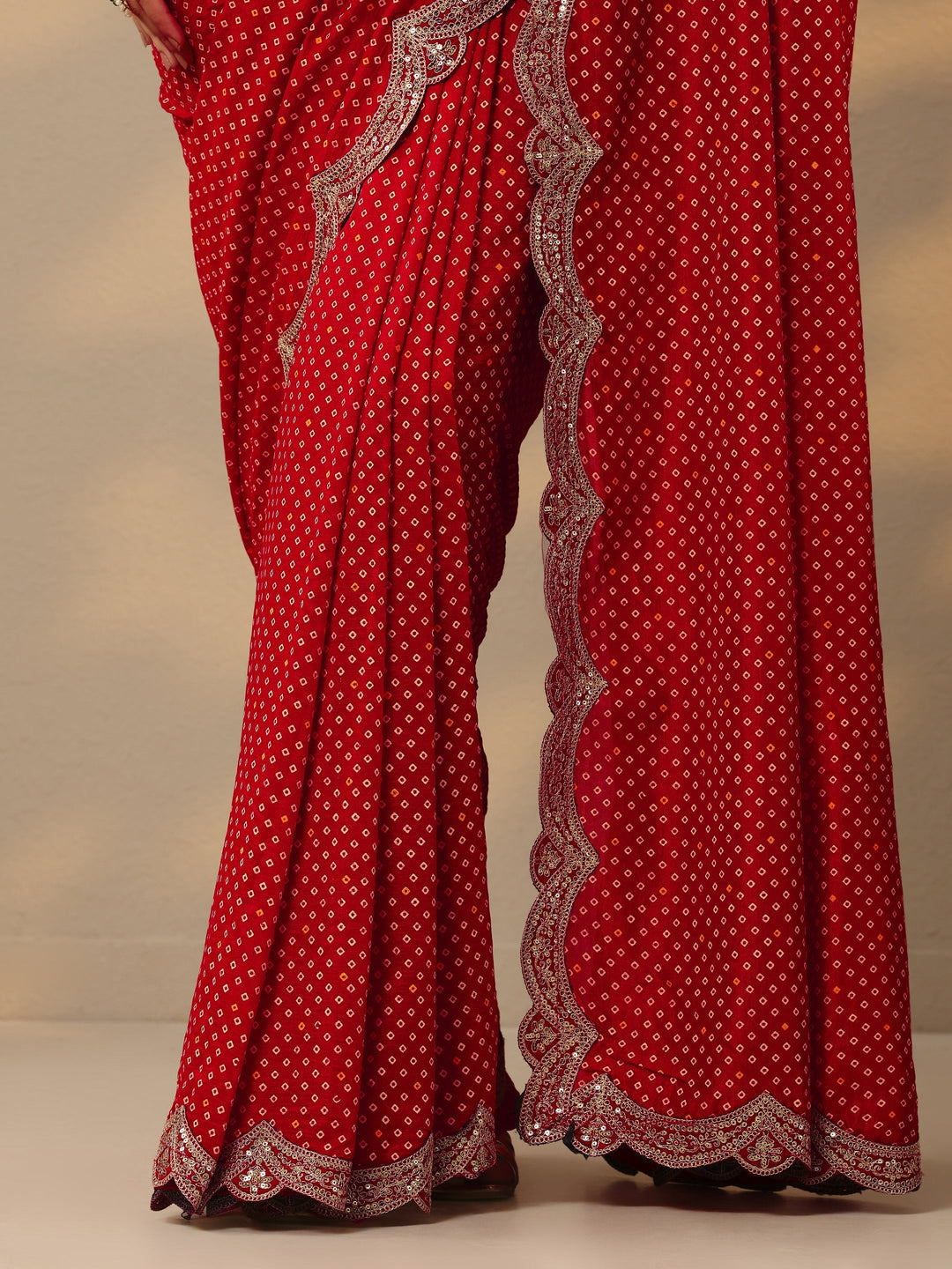 Red Bandhani  Printed Silk Blend Saree With Unstitched Blouse Piece