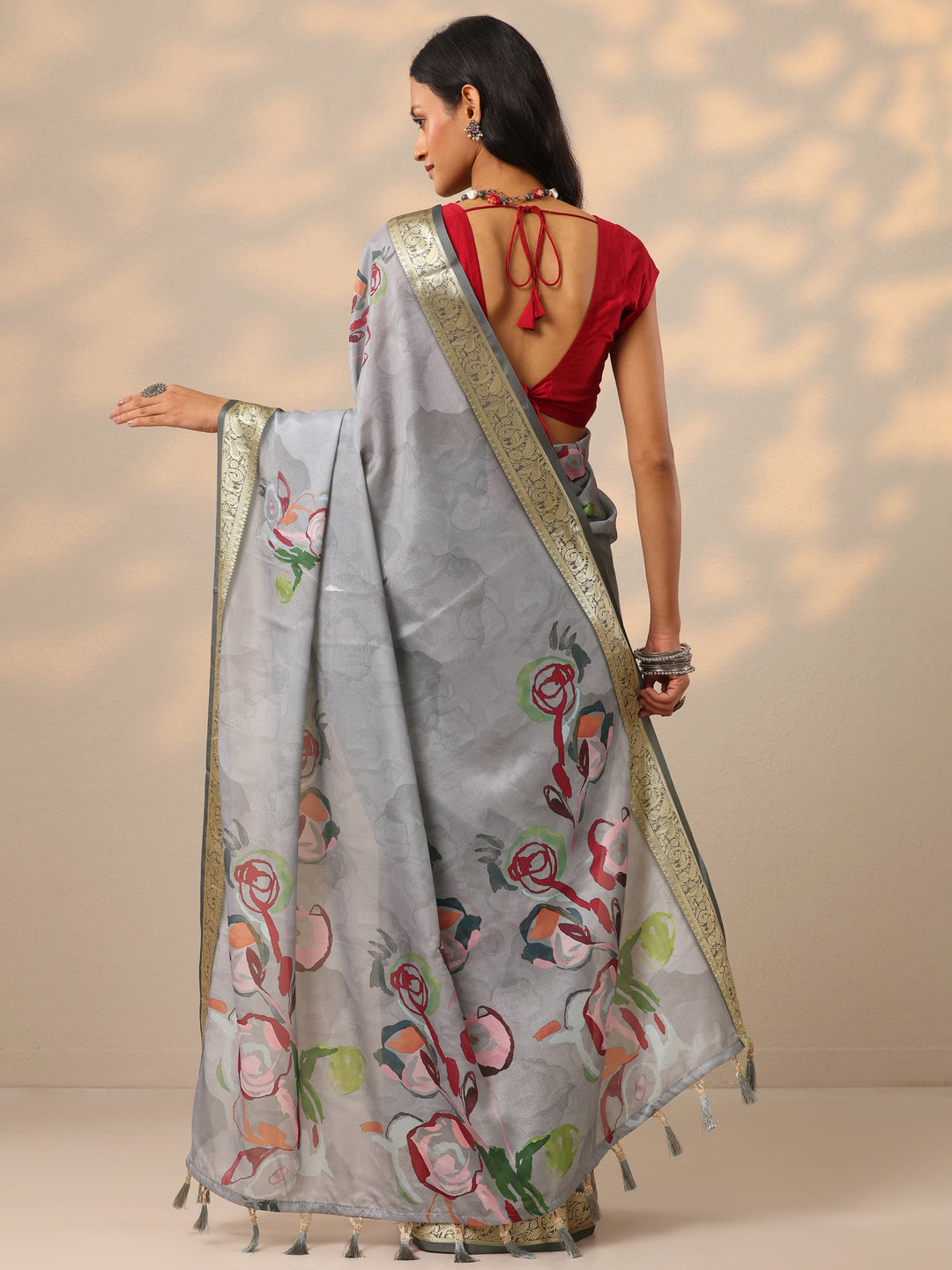 Grey Printed Crepe Saree With Unstitched Blouse Piece