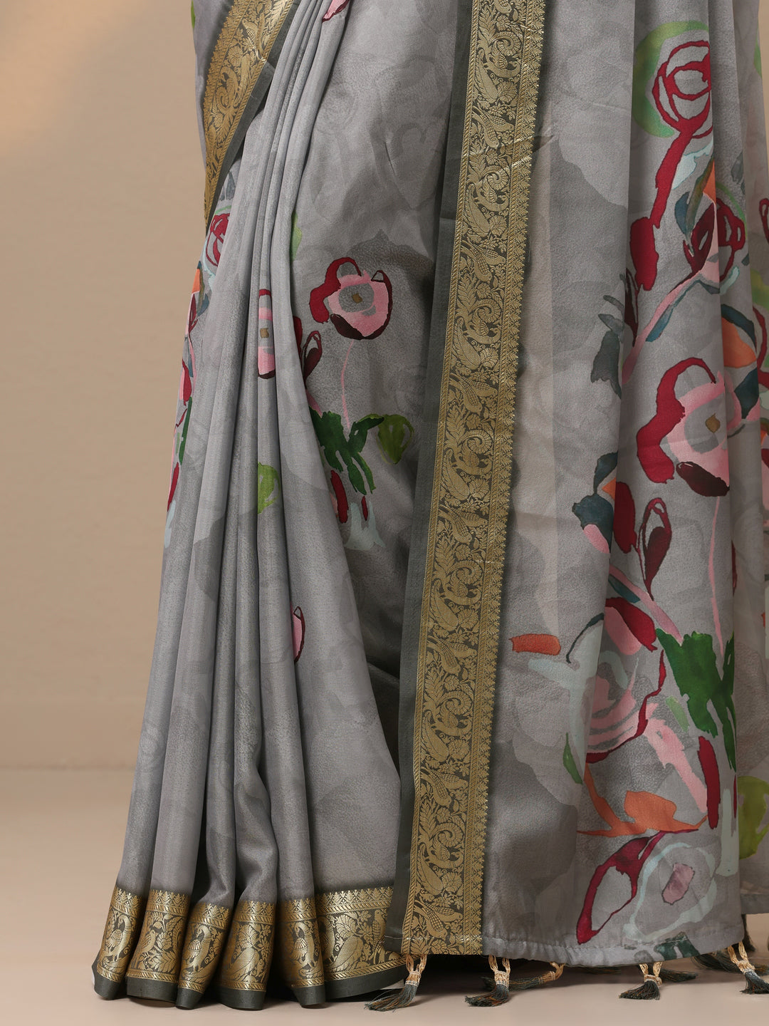 Grey Printed Crepe Saree With Unstitched Blouse Piece