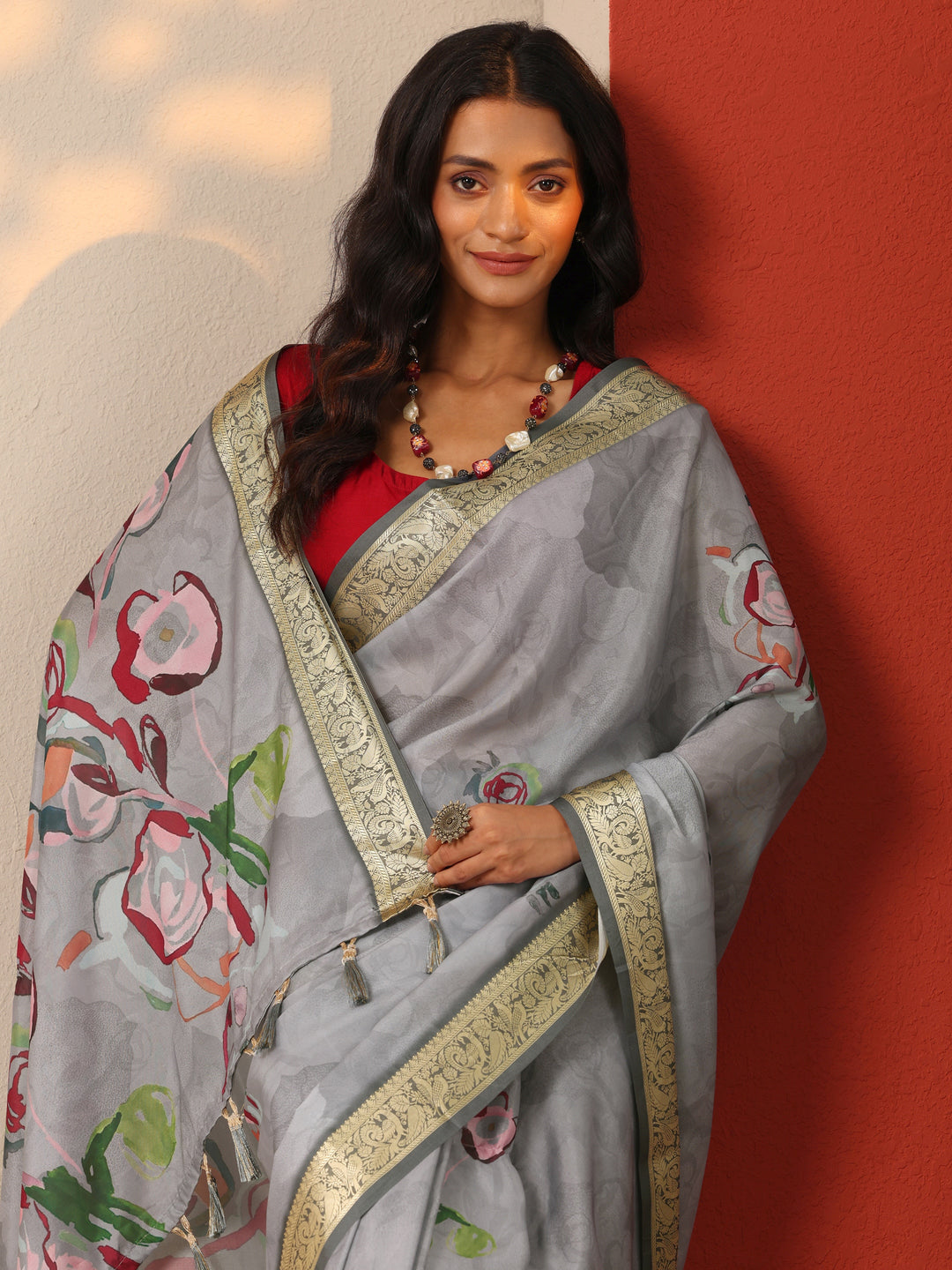 Grey Printed Crepe Saree With Unstitched Blouse Piece