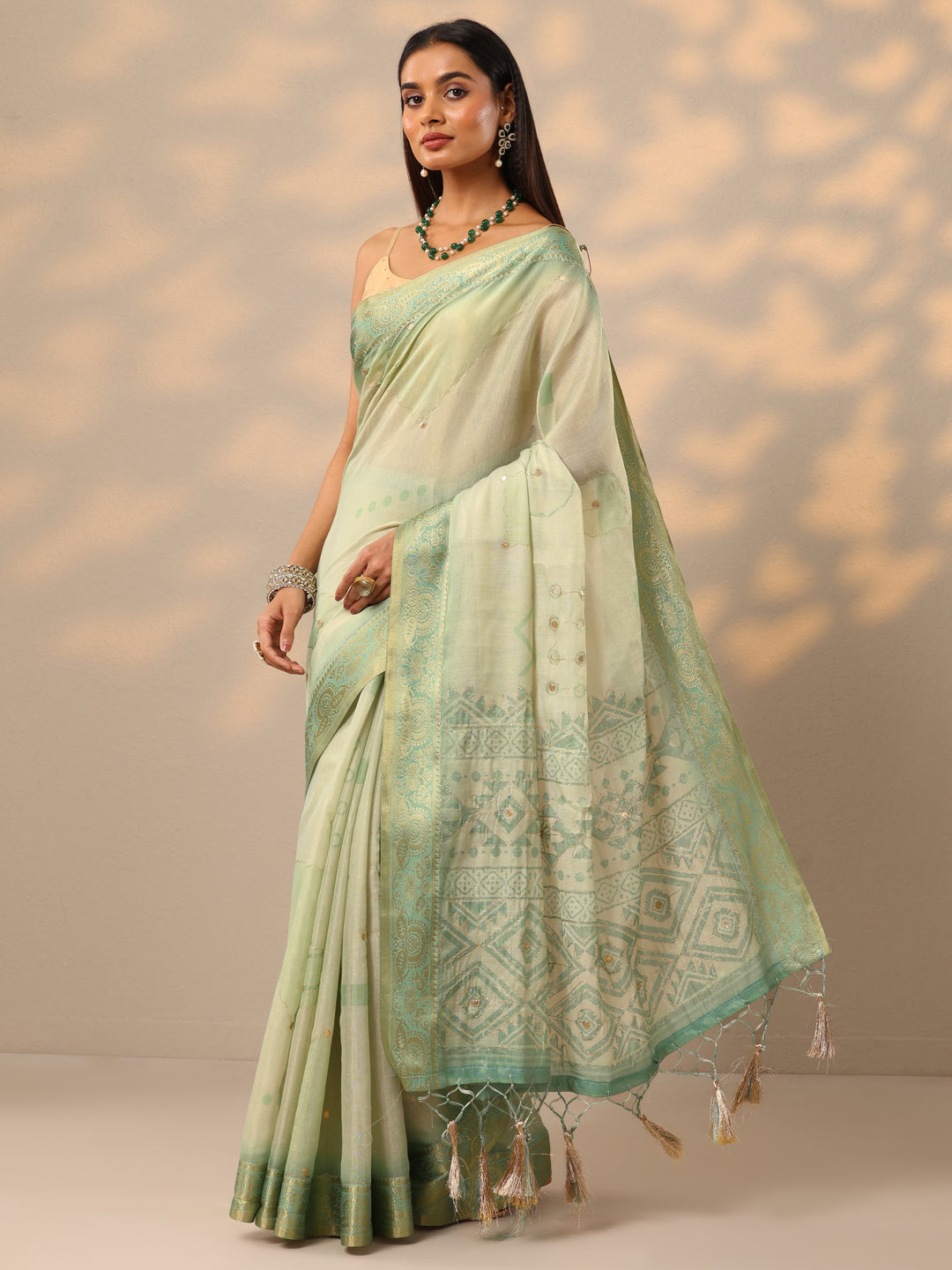 Green Woven Design Silk blend Saree With Unstitched Blouse Piece