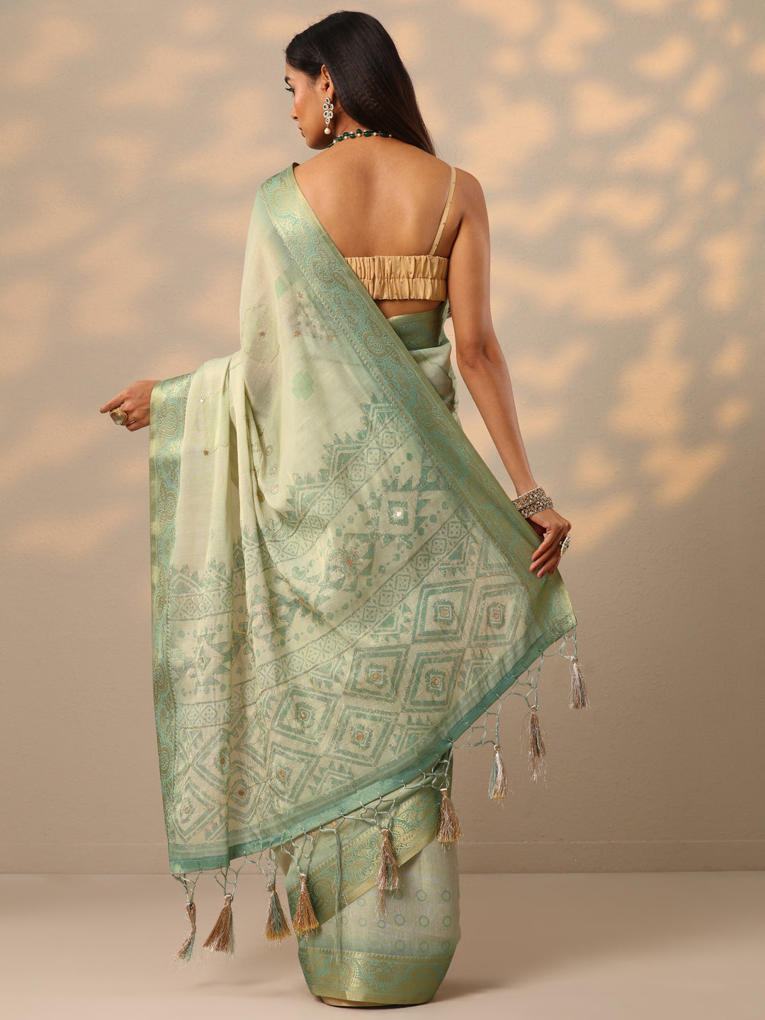 Green Woven Design Silk blend Saree With Unstitched Blouse Piece