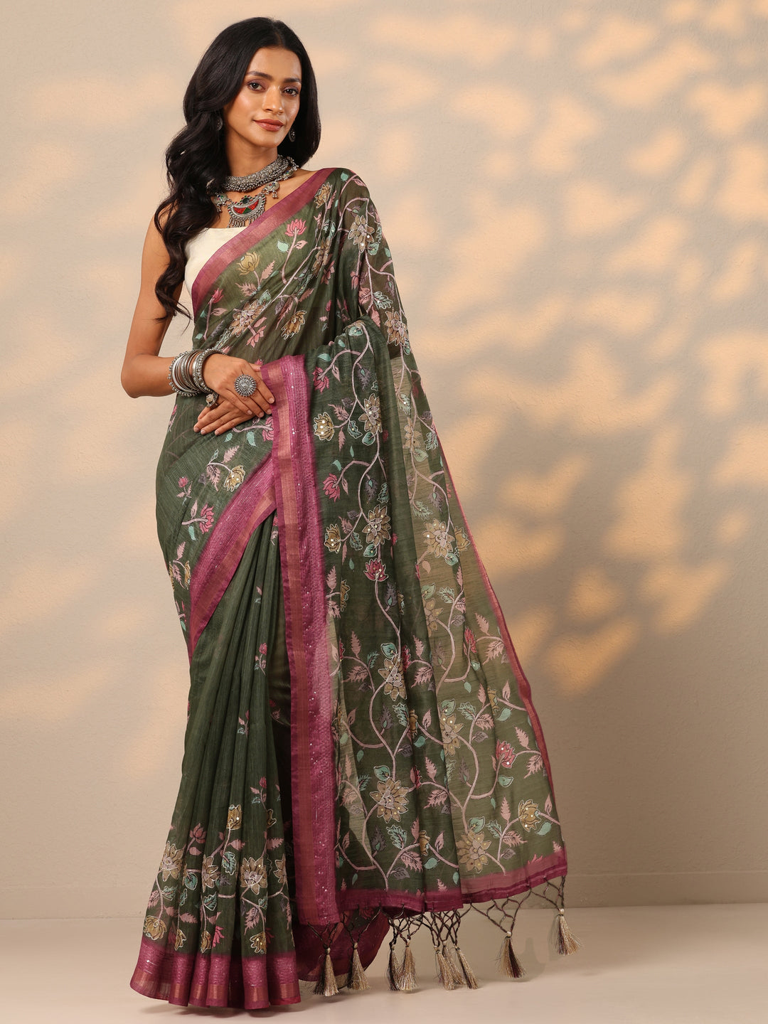 Green Printed cotton blend Saree With Unstitched Blouse Piece