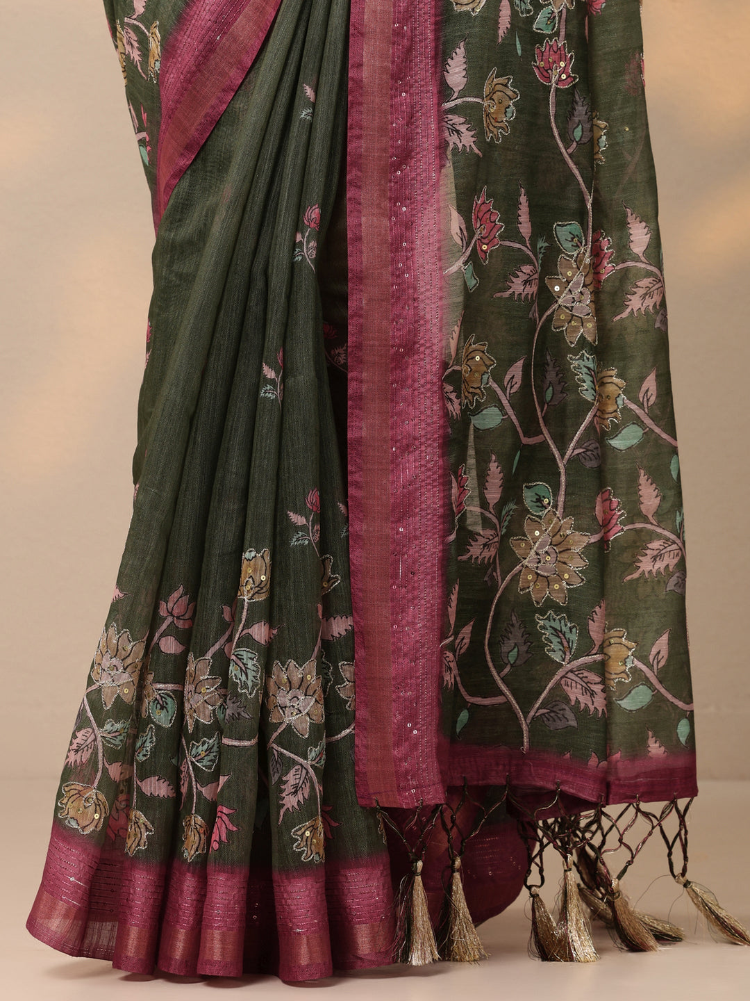 Green Printed cotton blend Saree With Unstitched Blouse Piece