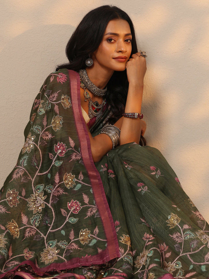 Green Printed cotton blend Saree With Unstitched Blouse Piece