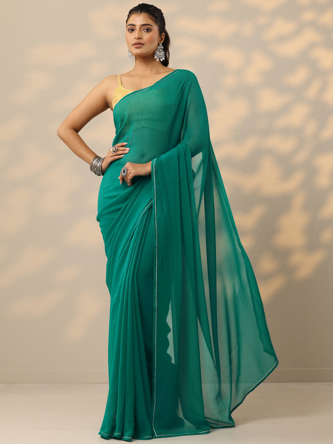 Green Solid Georgette Saree With Unstitched Blouse Piece