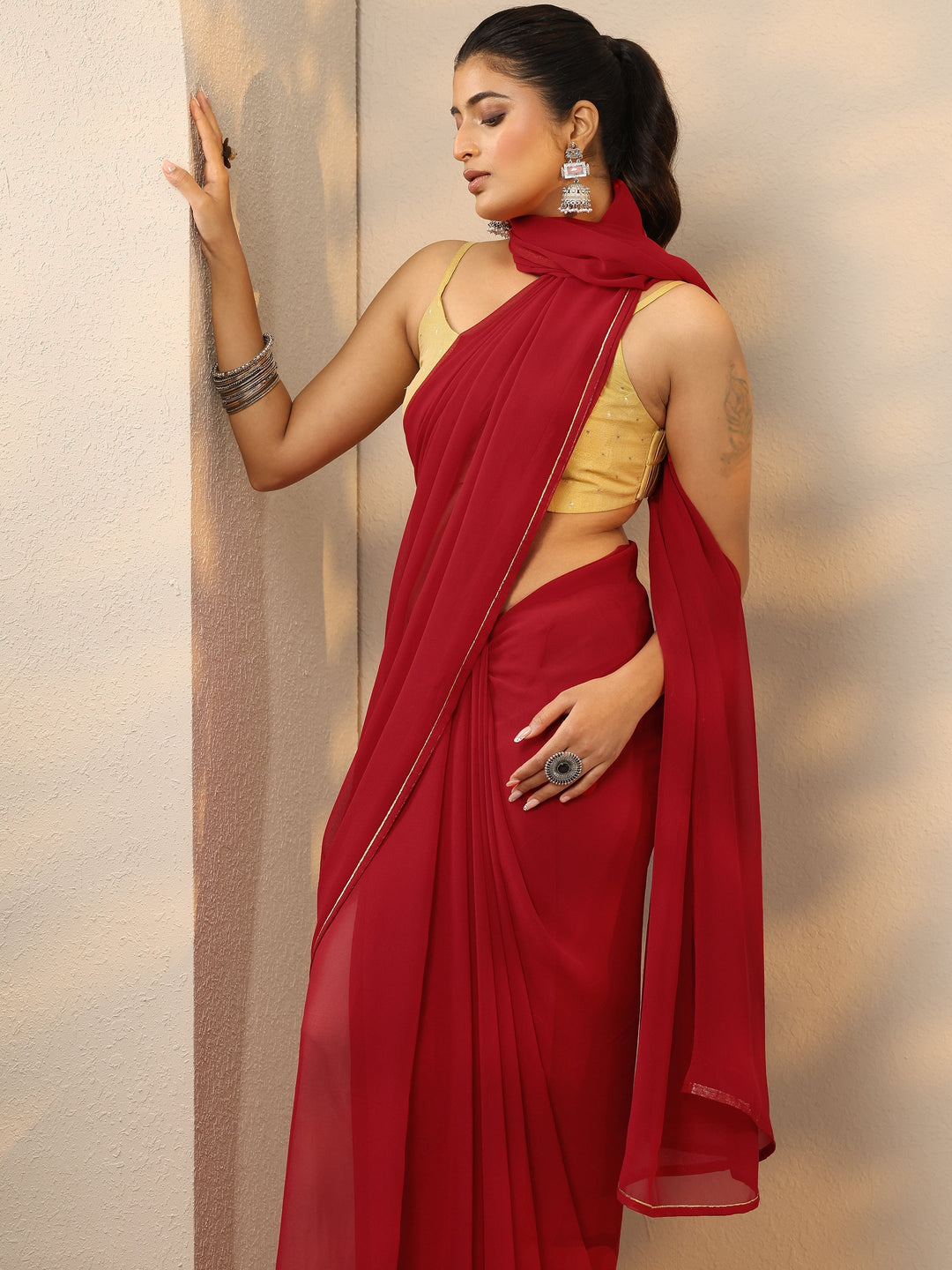 Red Solid Georgette Saree With Unstitched Blouse Piece
