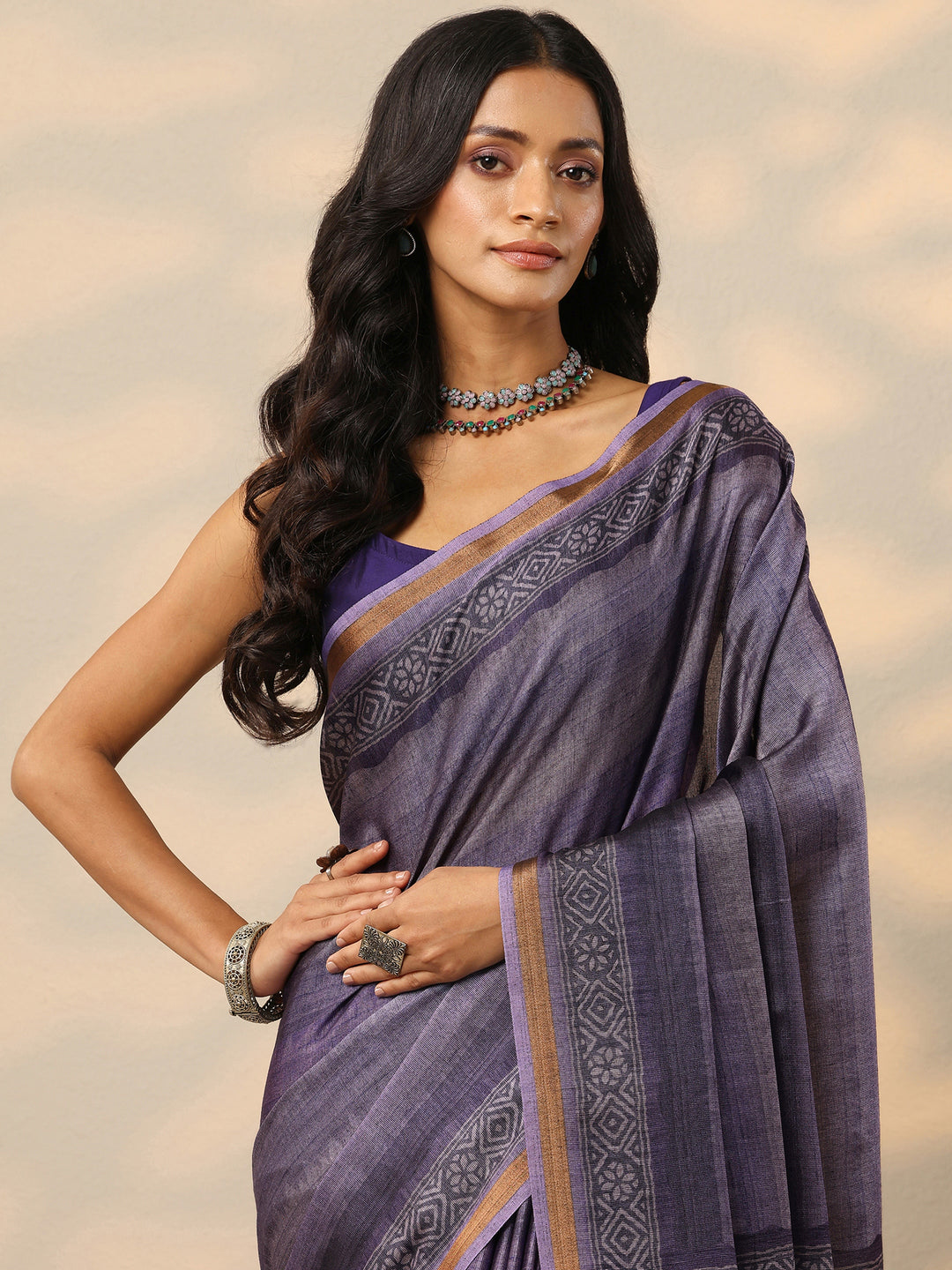 Purple Printed Silk Blend Saree With Unstitched Blouse Piece