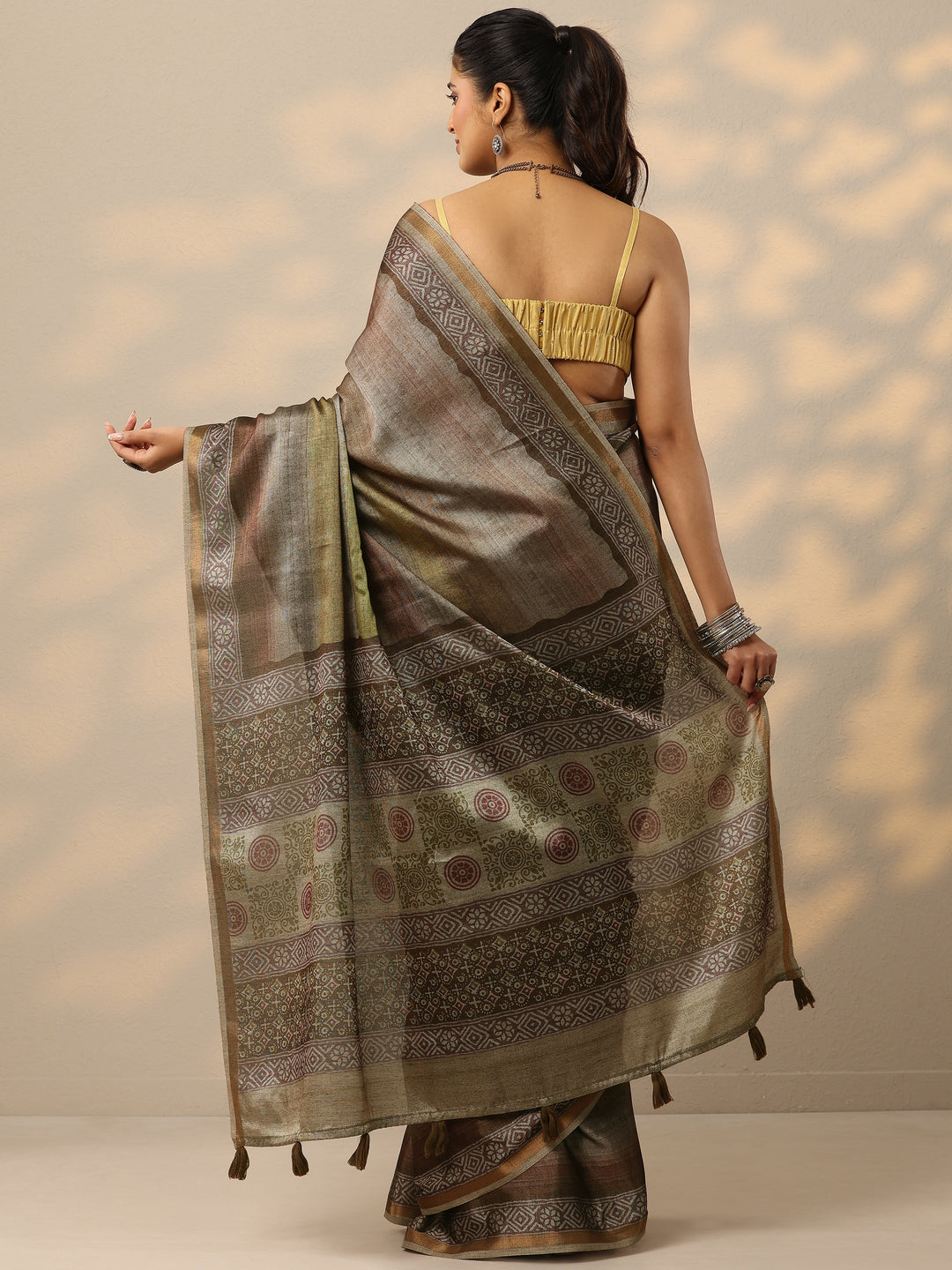 Green Printed Silk Blend Saree With Unstitched Blouse Piece
