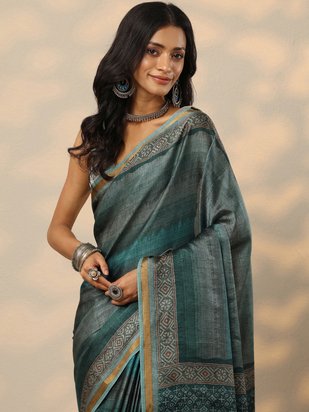 Teal Printed Silk Blend Saree With Unstitched Blouse Piece